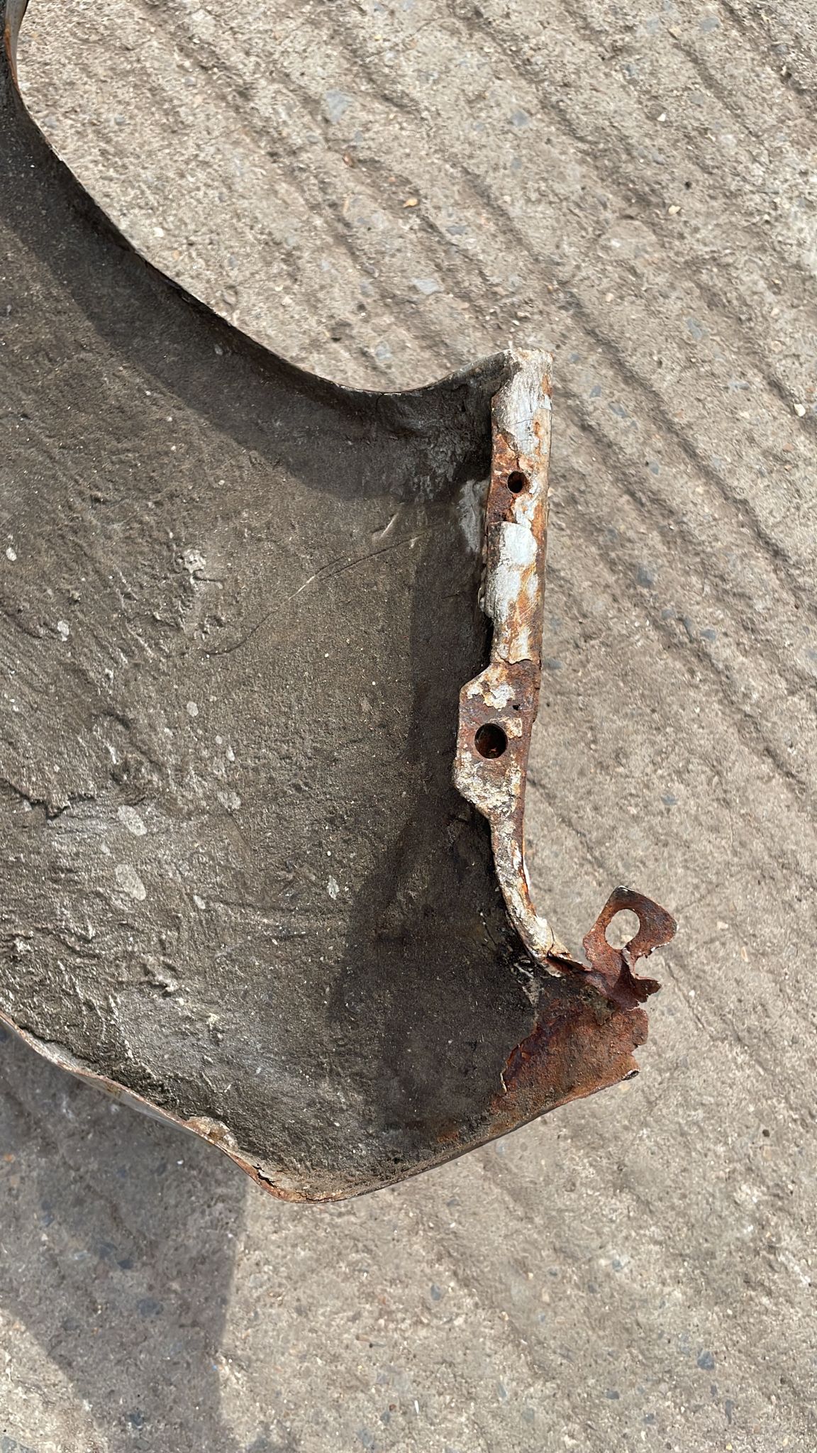 Porsche 924 left front wing, in need of repair 477821021