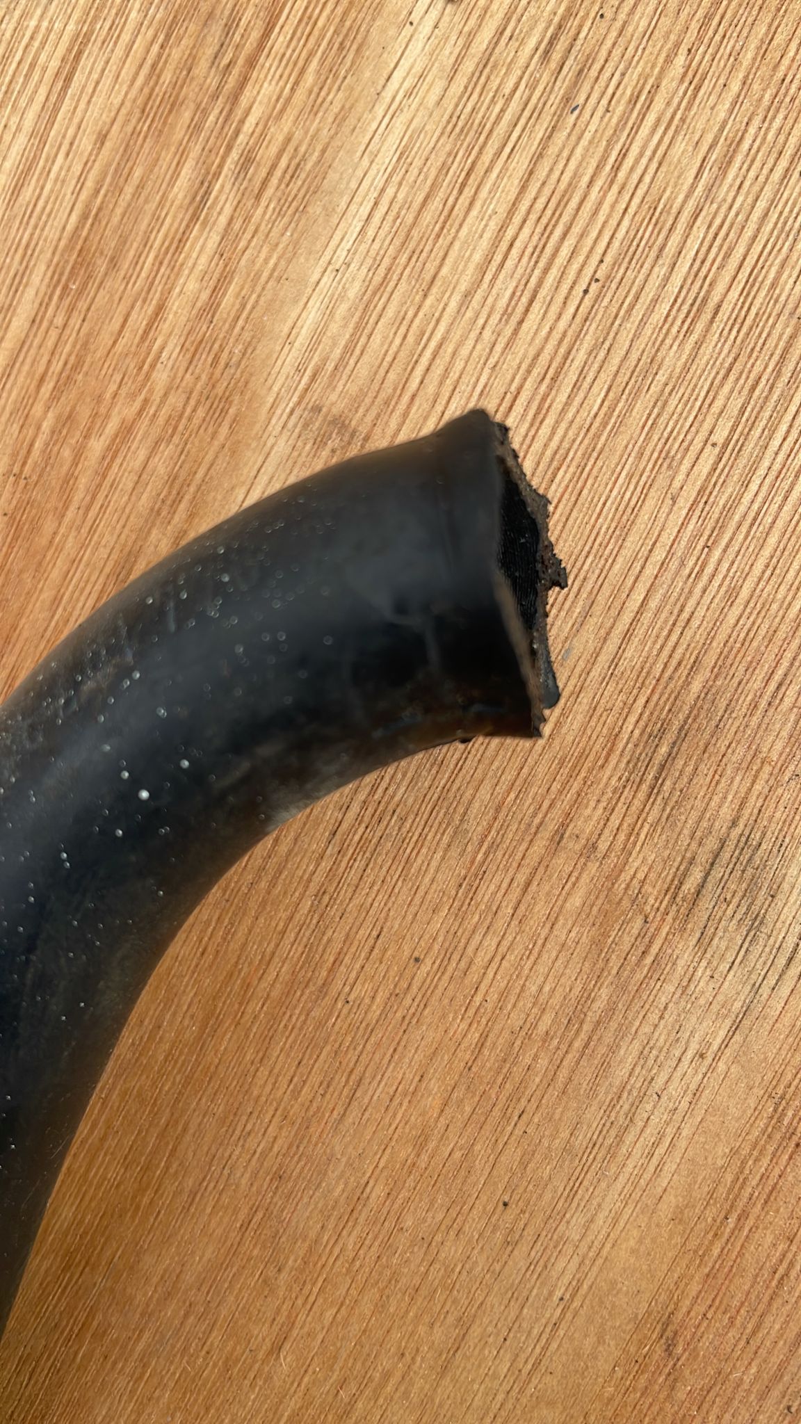 Porsche 944 S2 Tubo di sfiato dal separatore d'olio 94410731103 usato