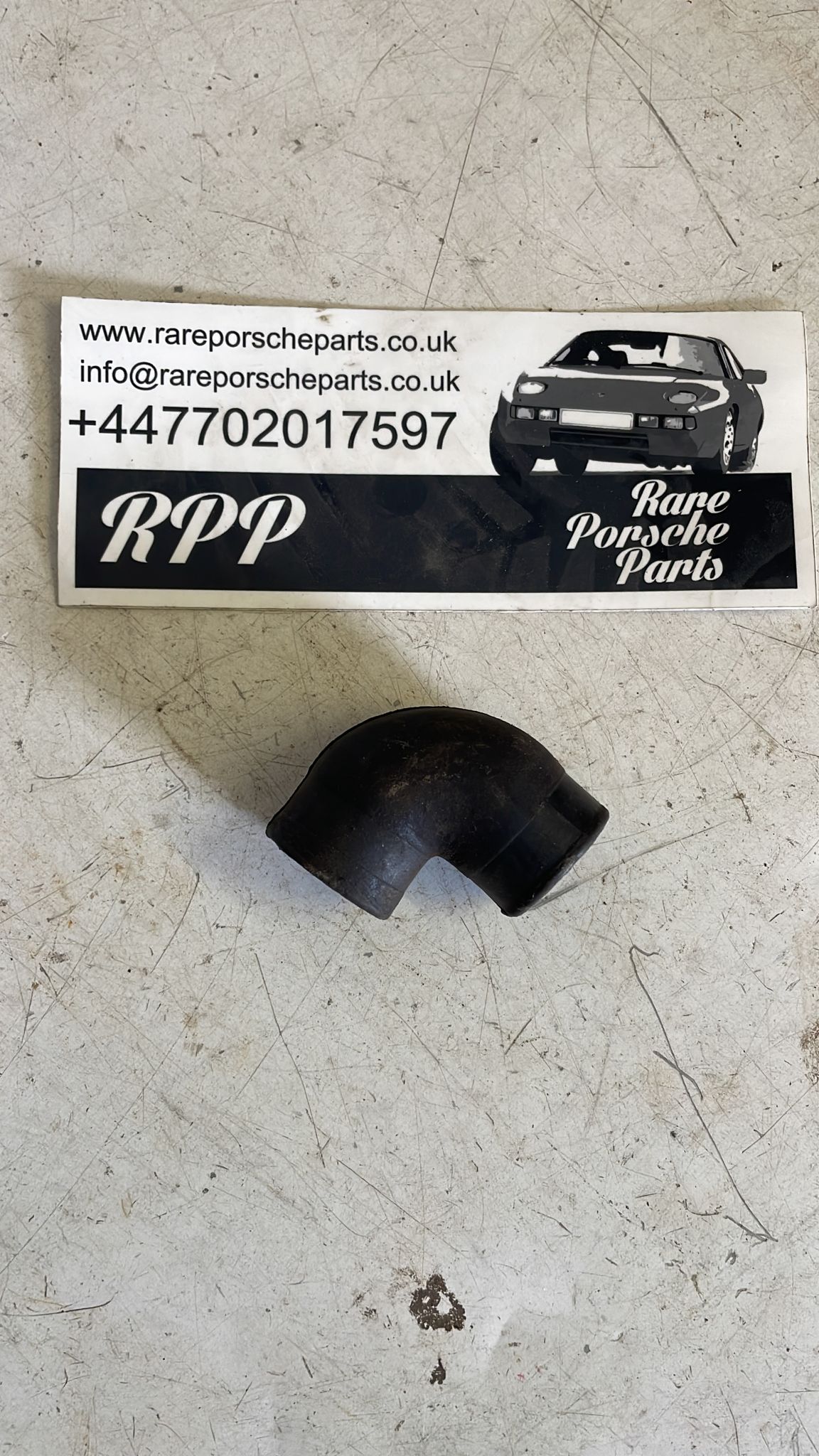 Porsche 924 Turbo Unterdruckschlauchbogen 93111018301, gebraucht