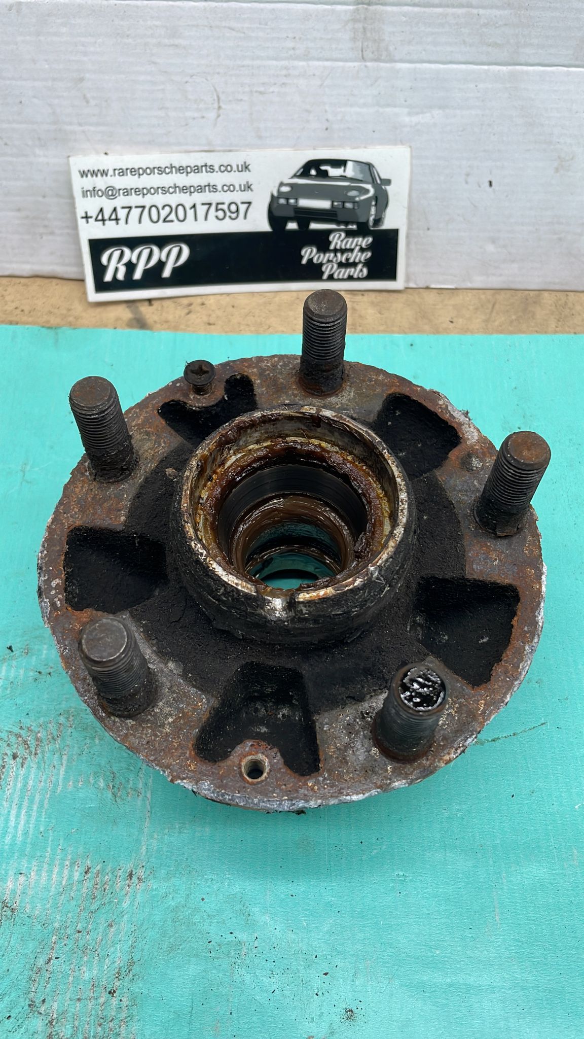 Porsche 944 S2 front hub. 95134106506 used