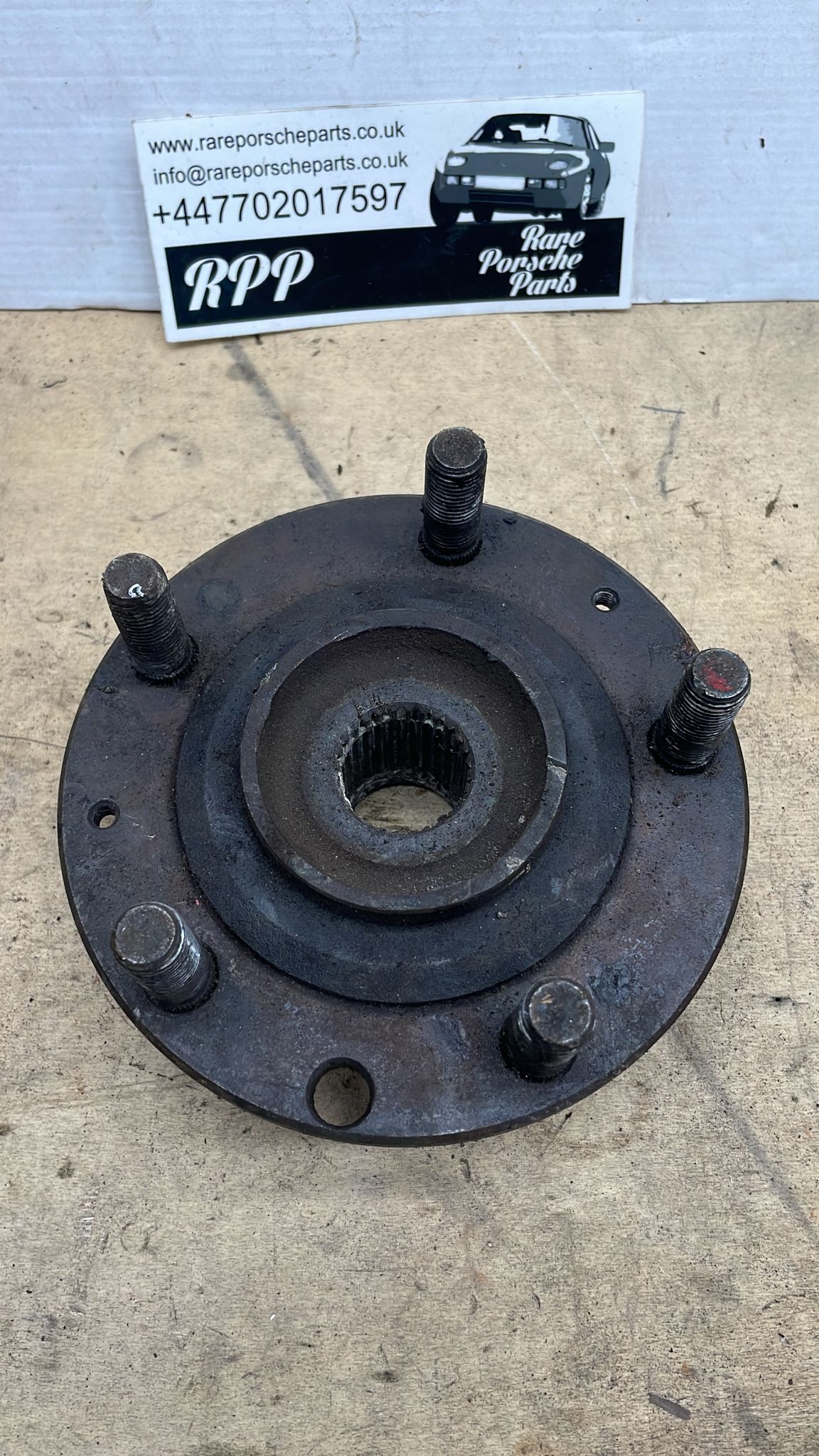 Porsche 944 rear hub 95133160700, used