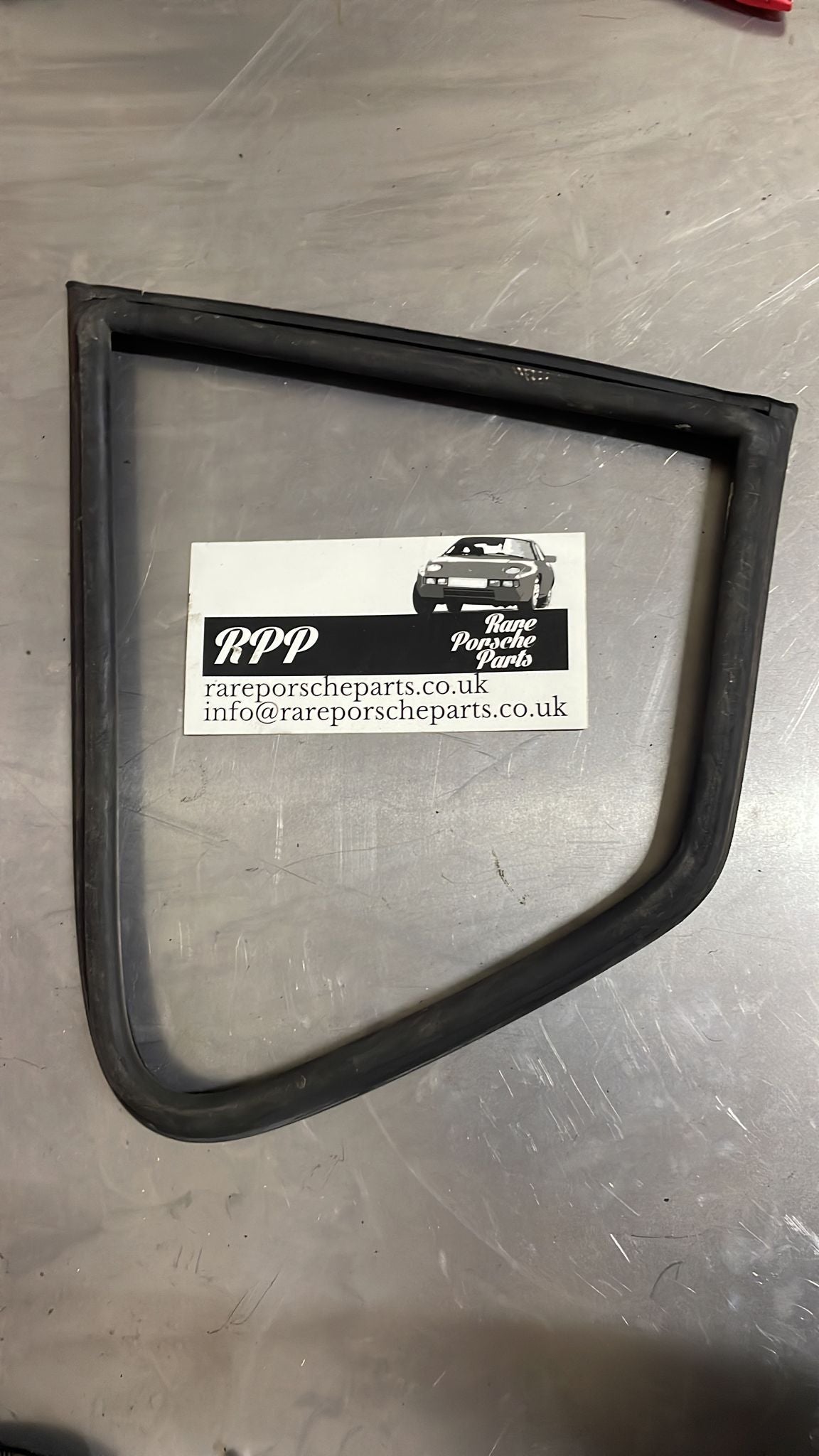Porsche 944 924 -85.5 rear right quarter window rubber early type 94455732100 used