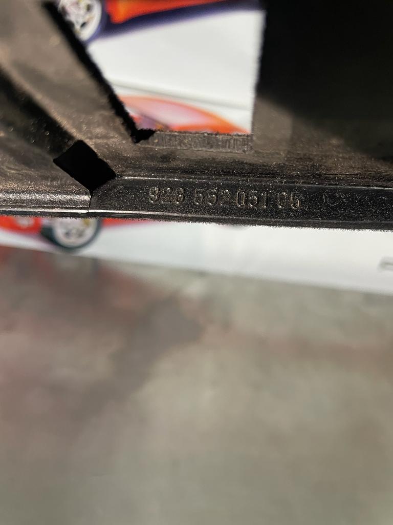 Rivestimento alloggiamento inserto vano portaoggetti Porsche 928, usato nero 92855205105