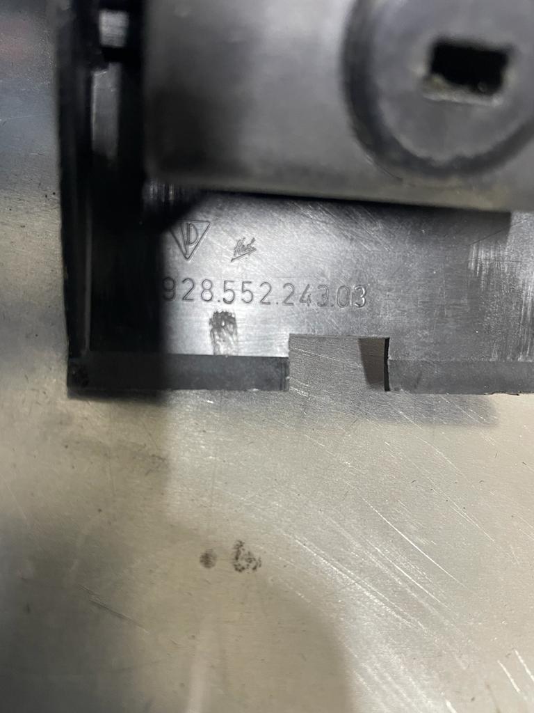 Chiusura della portiera del vano portaoggetti Porsche 928, usata 92855224303