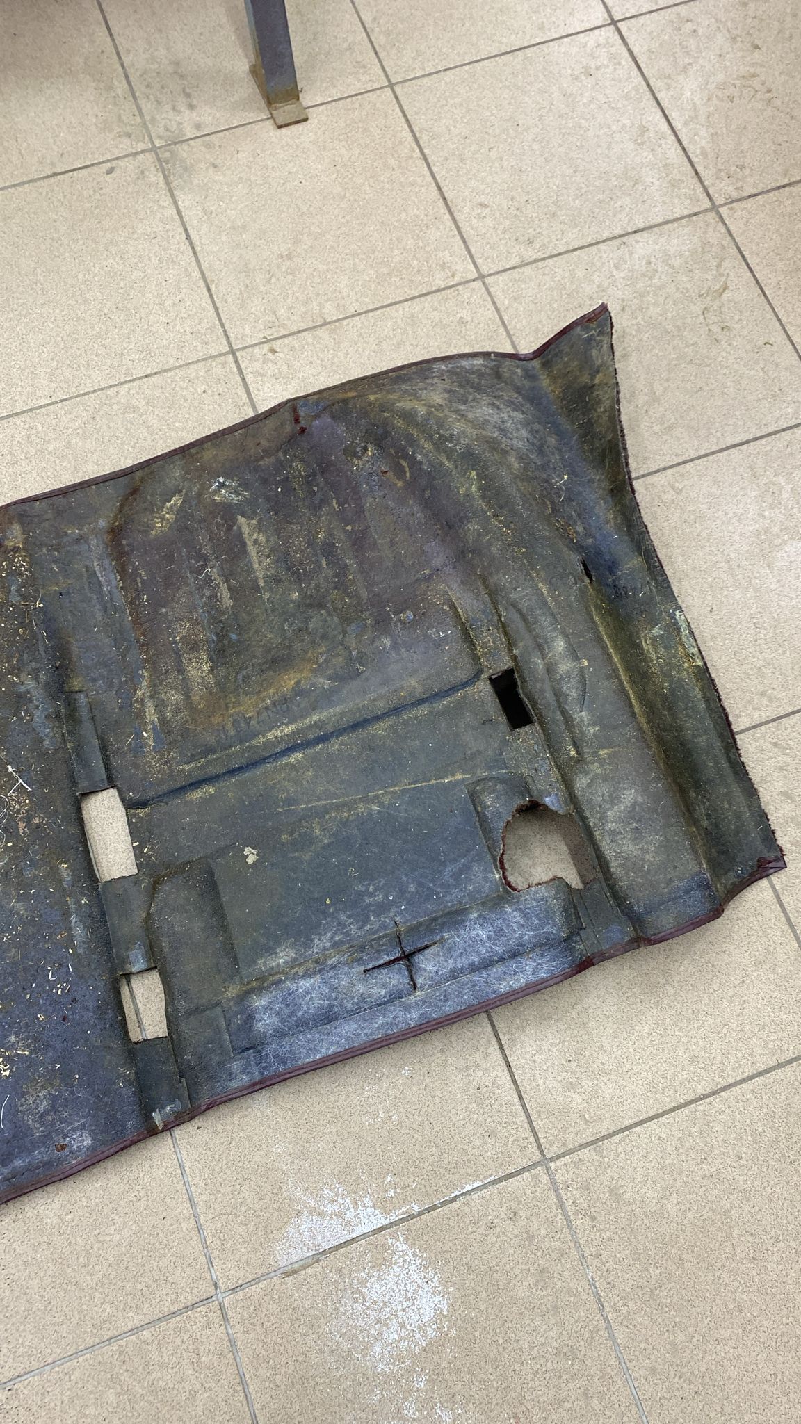 Porsche 944 rear floor carpet, burgundy, please study photos LHD, 94455507102 from 85.5