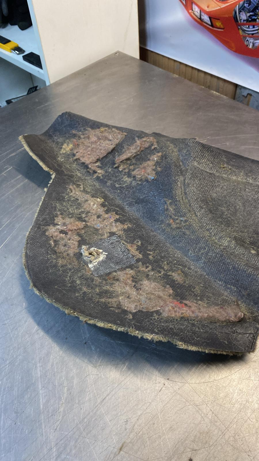 Porsche 924/944 -85.5 rear left side trim carpet, beige, 944555083, used