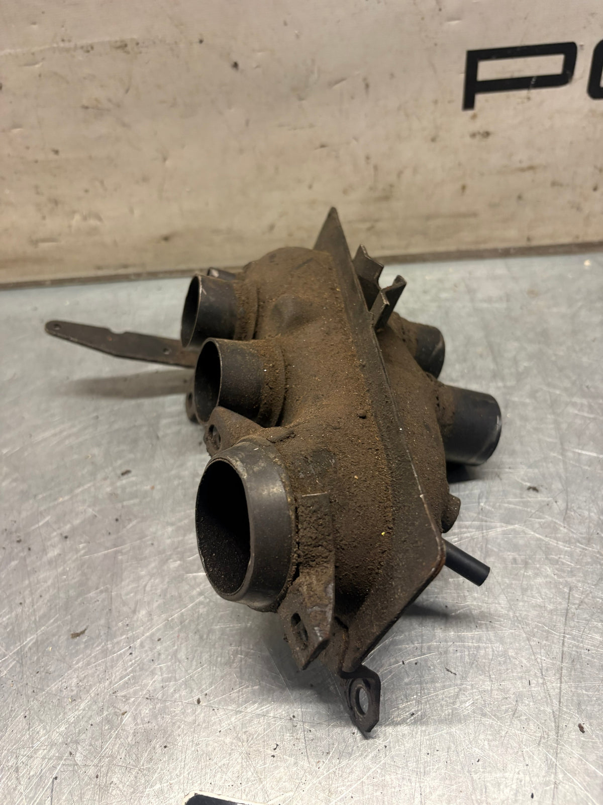 Porsche 914 1.8 air distributor housing