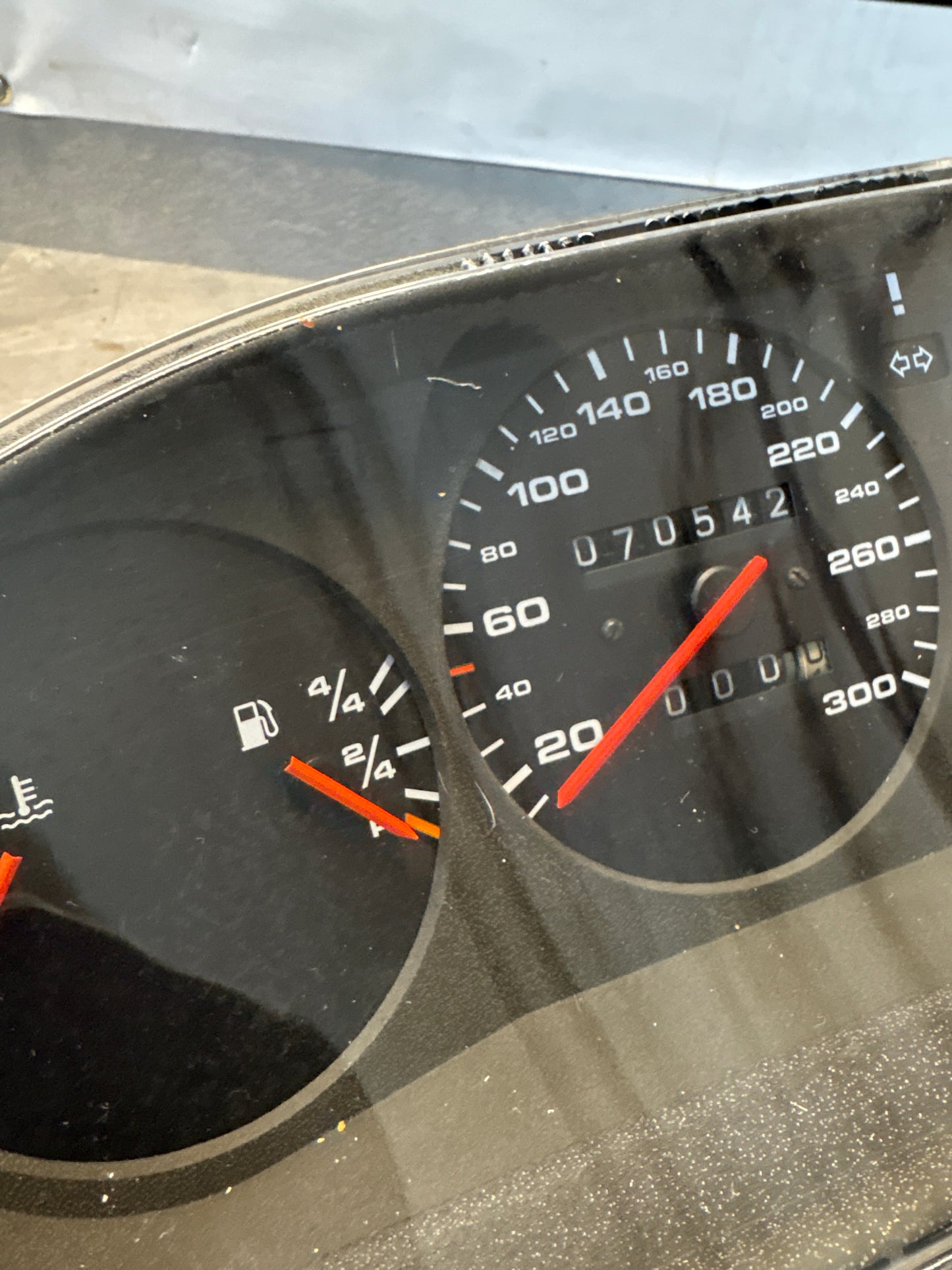 Porsche 944 Turbo dash clock binnacle pod speedometer, 951641311 used 070542 miles plastic screen has some small scratches