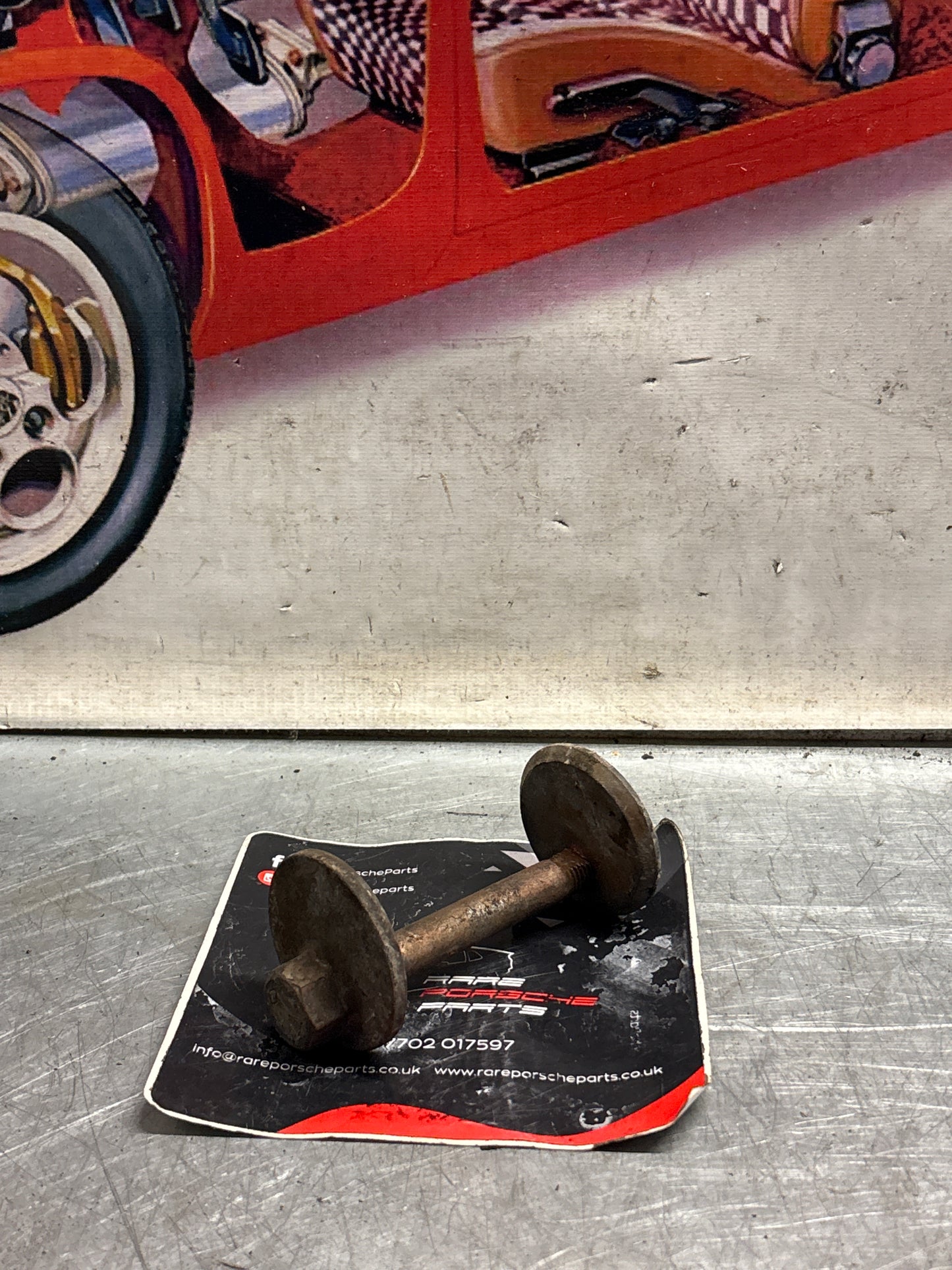 Porsche 928 Eccentric screw, used 92833165905 / 92833165904