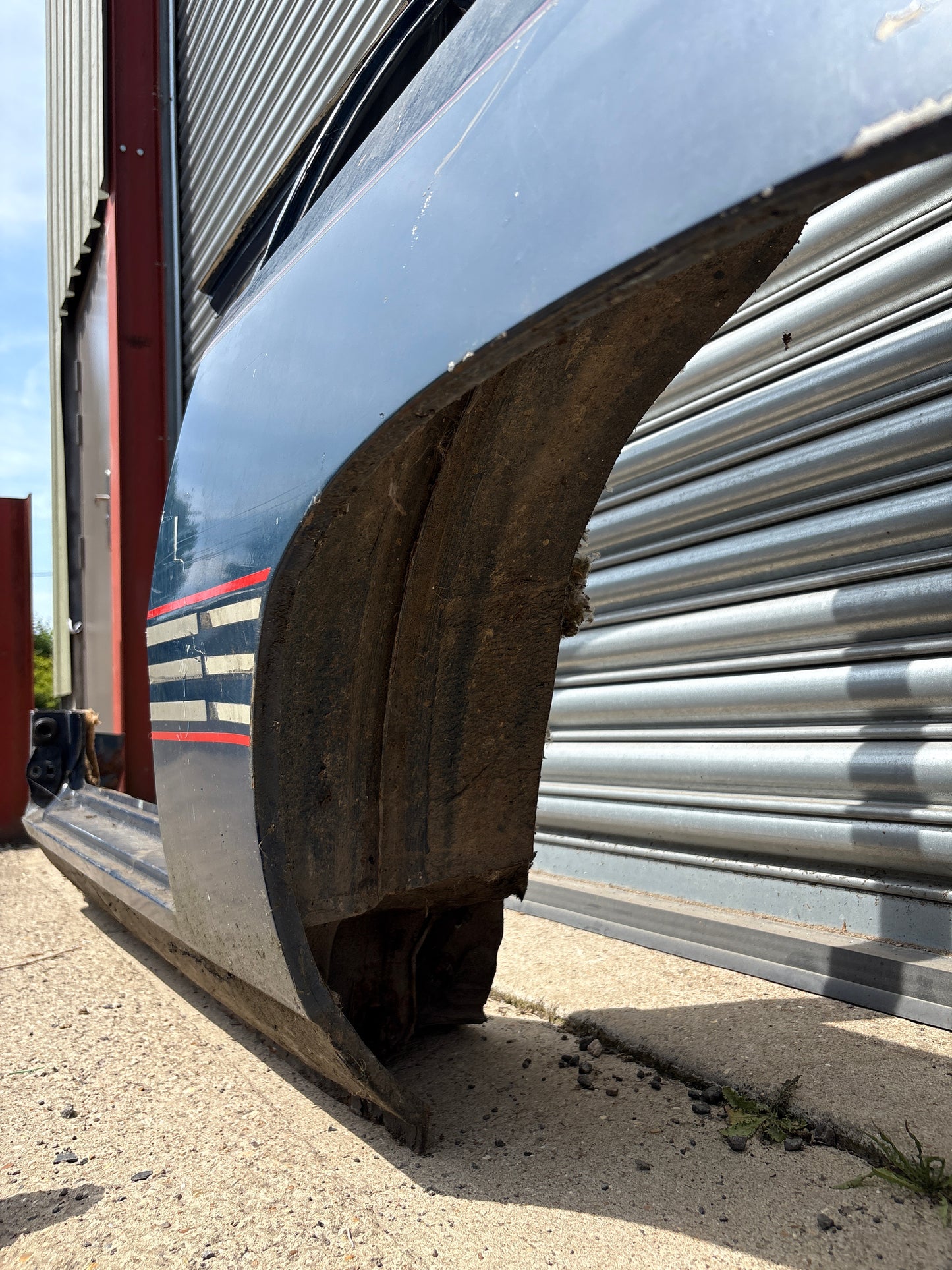 Porsche 924 1983 left side cut, rear fender with sill