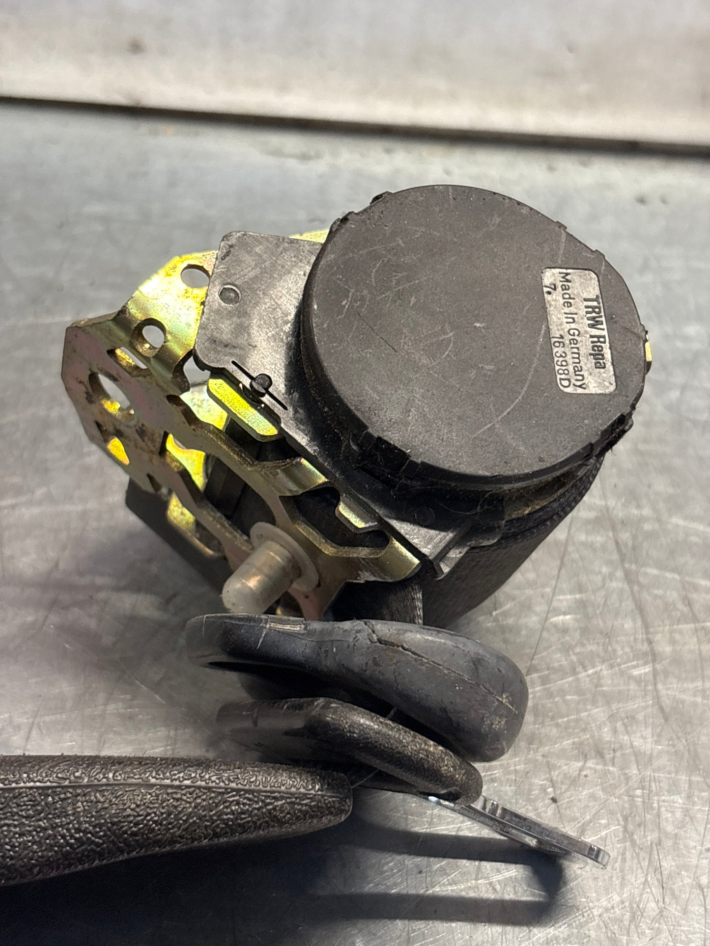 Porsche 968 / 944 S2 Cabriolet front right seatbelt, used 94180303414