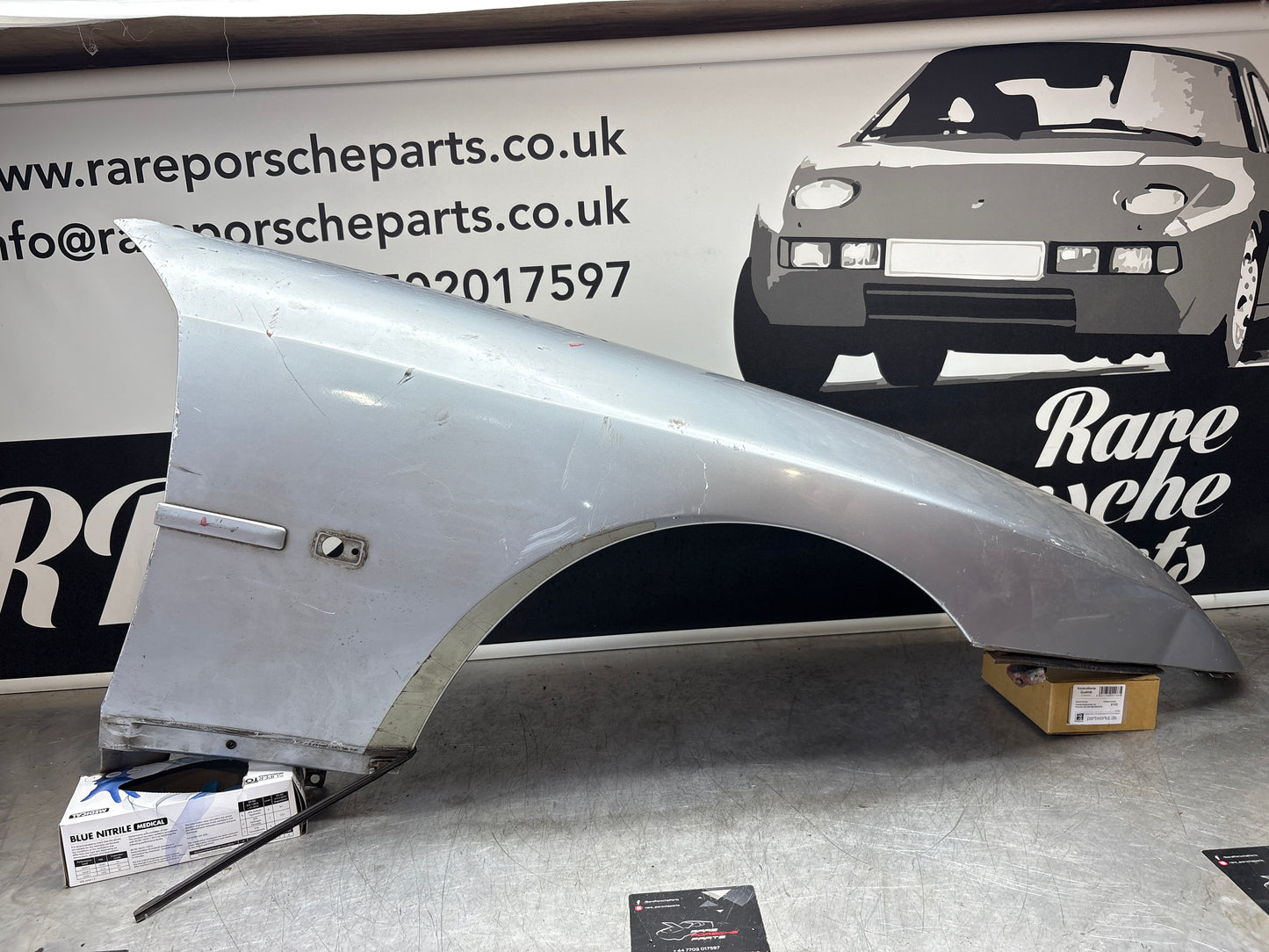 Porsche 968 front right wing, used