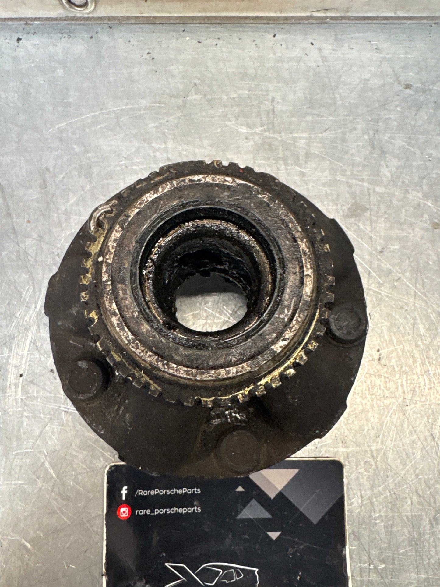 Porsche 928 wheel hub,used 9283416051R with ABS