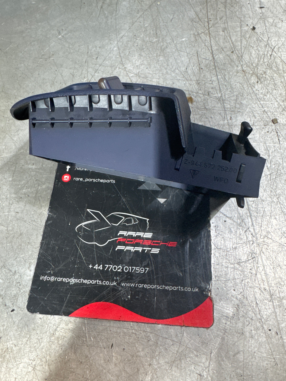 Porsche 944 Cobalt Blue Left Interior dash air vent. 94457225200. 944 527 25 00 used