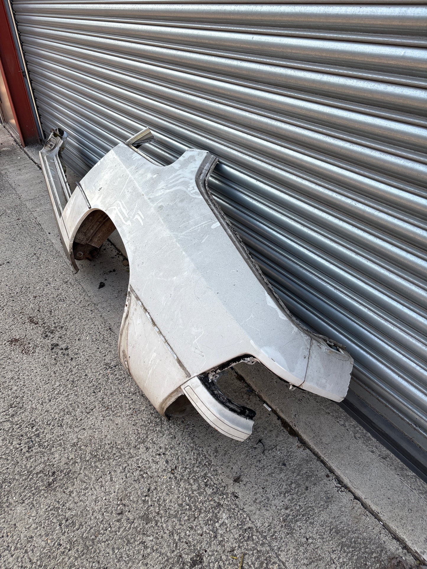 Porsche 924 left side cut, rear fender with sill