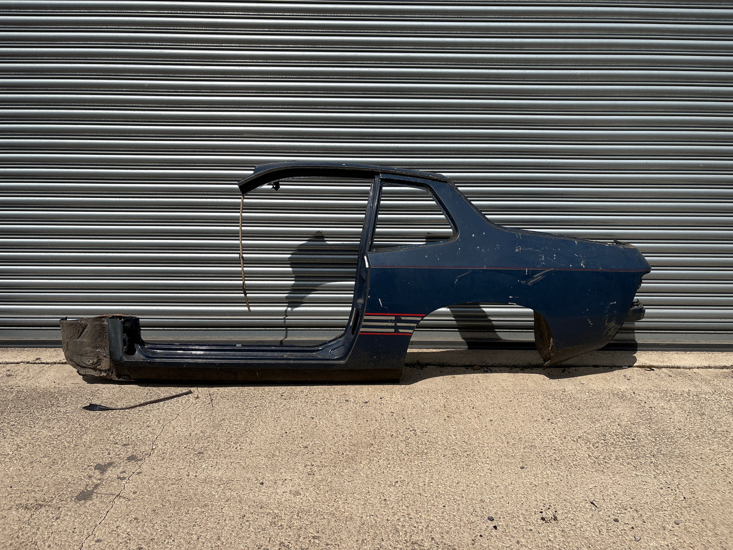 Porsche 924 1983 left side cut, rear fender with sill