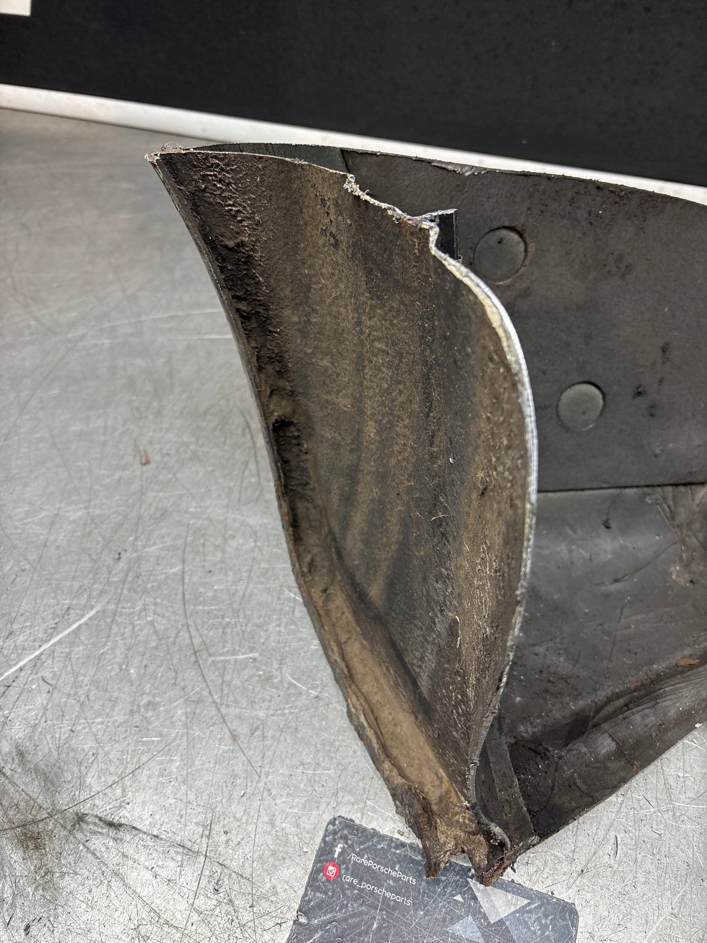 Porsche 944 Right rear fender cut, rear corner 94450390403