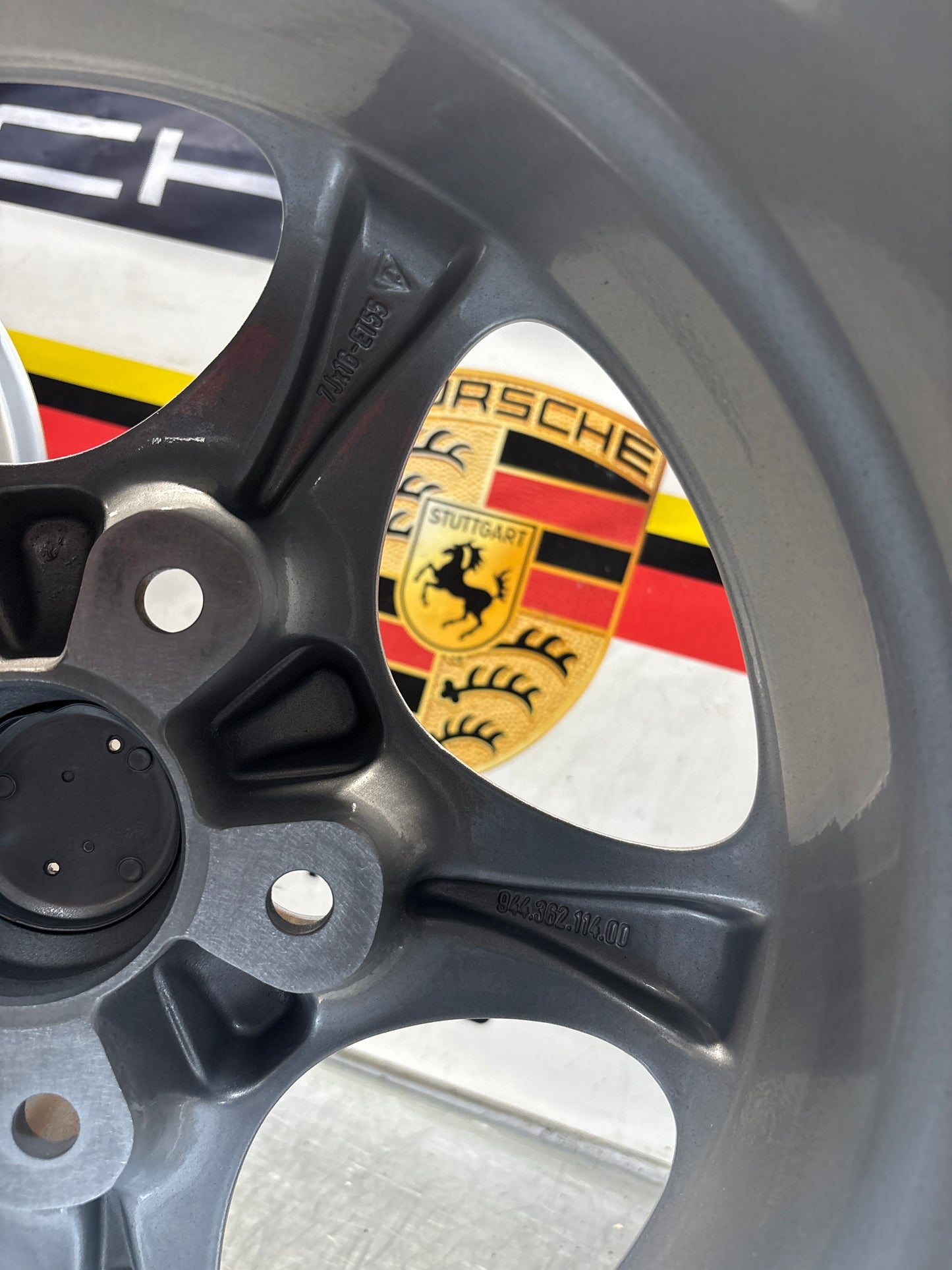 Porsche 944 968 16 inch alloy wheel set, refurbished 94436211400 / 94436211600