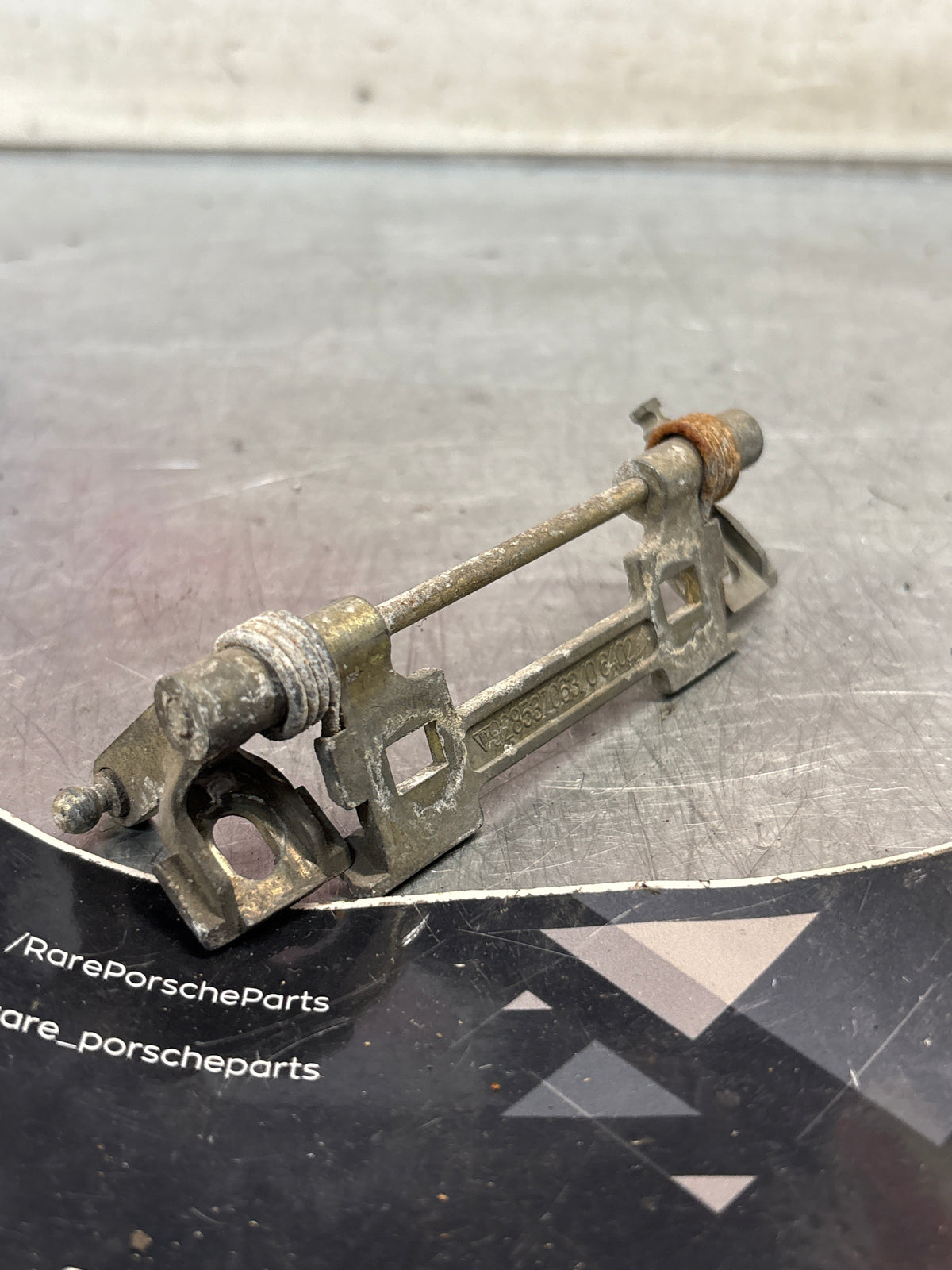 Porsche 928 right door handle assembly 92853706402 Used