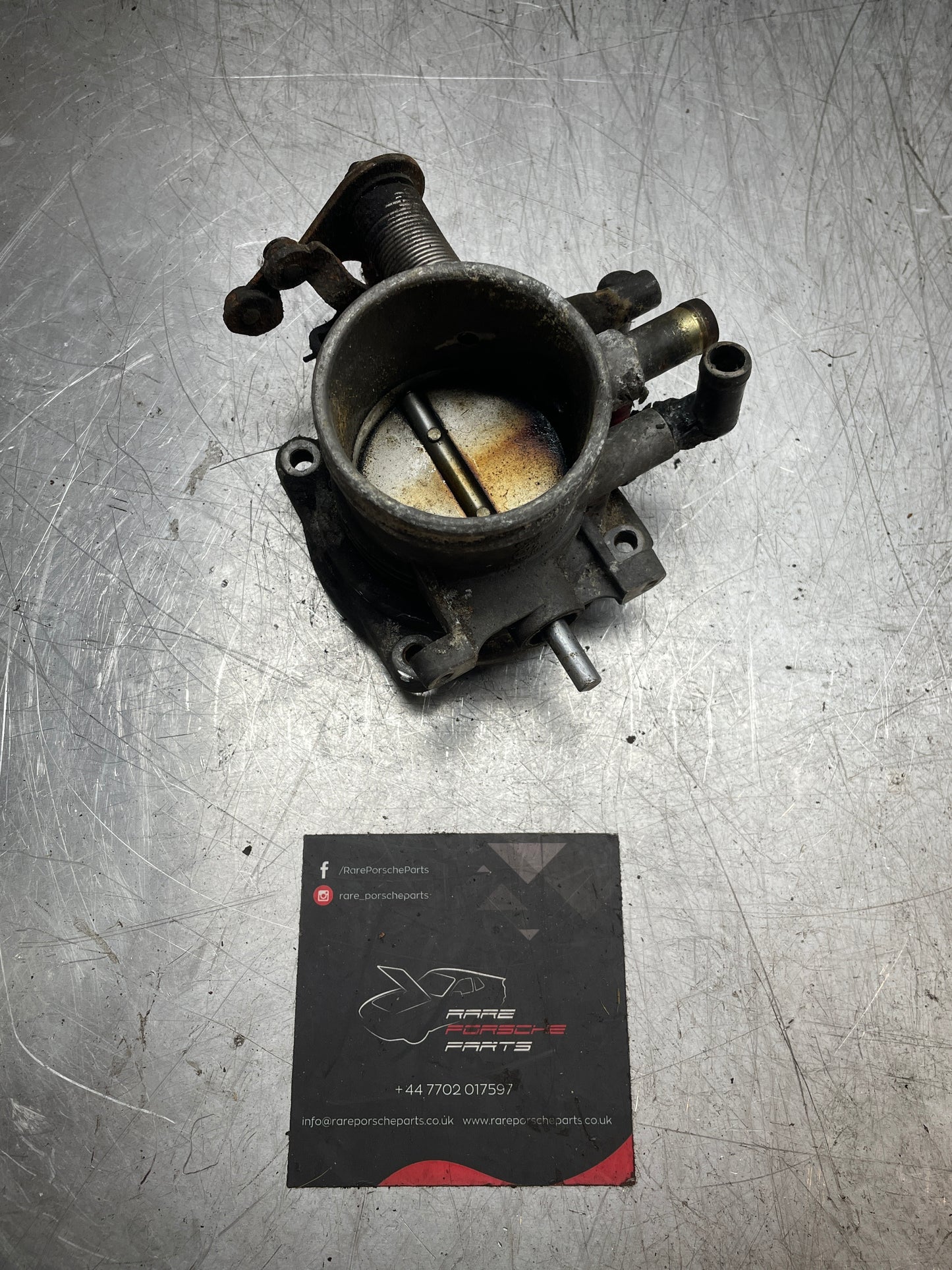 PORSCHE 944 S2 Throttle body. 9441100250R used