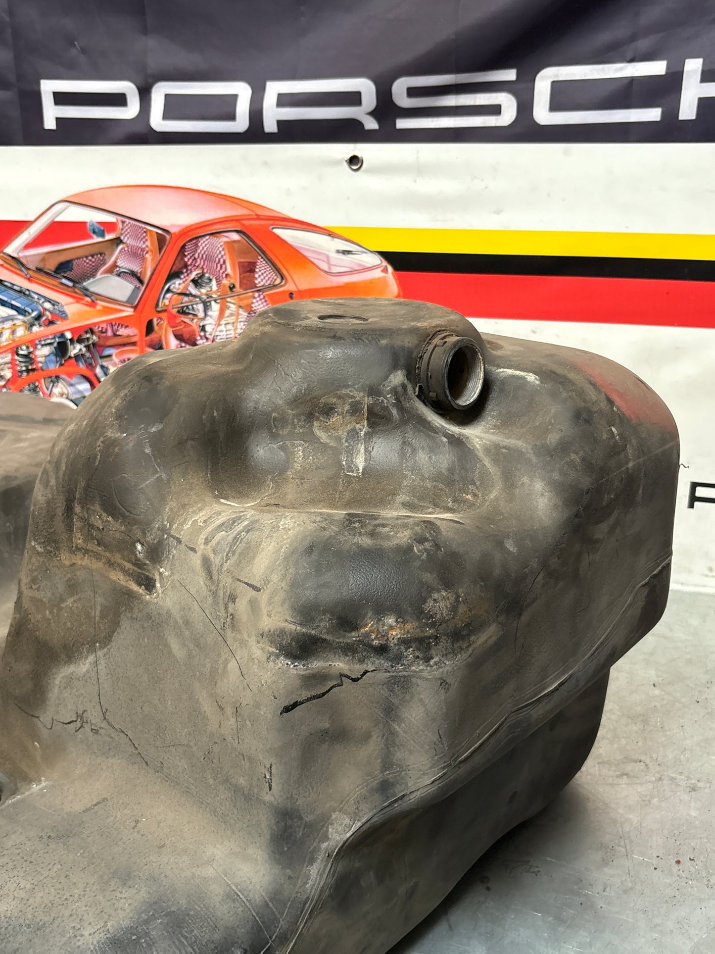 Porsche 944 plastic fuel tank, 95120102103, study photos