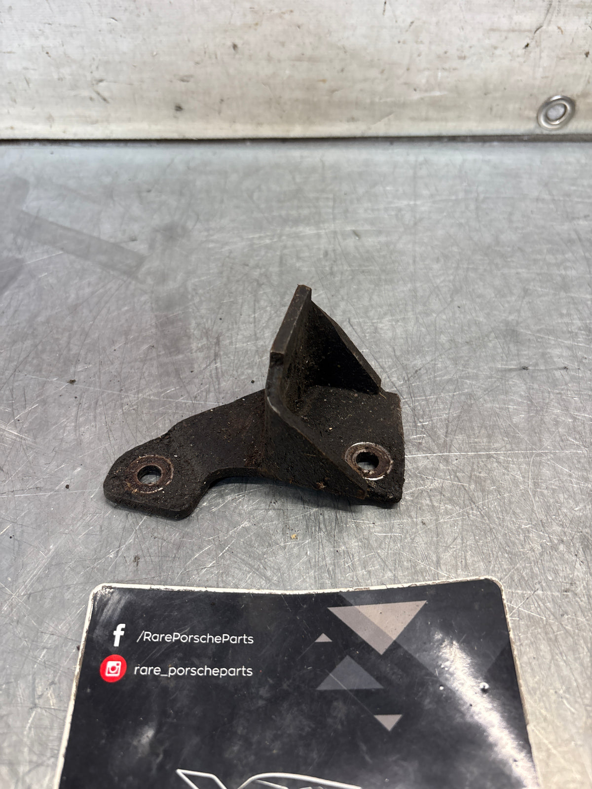 Porsche 914 engine carrier support plate, left side, used 039199221