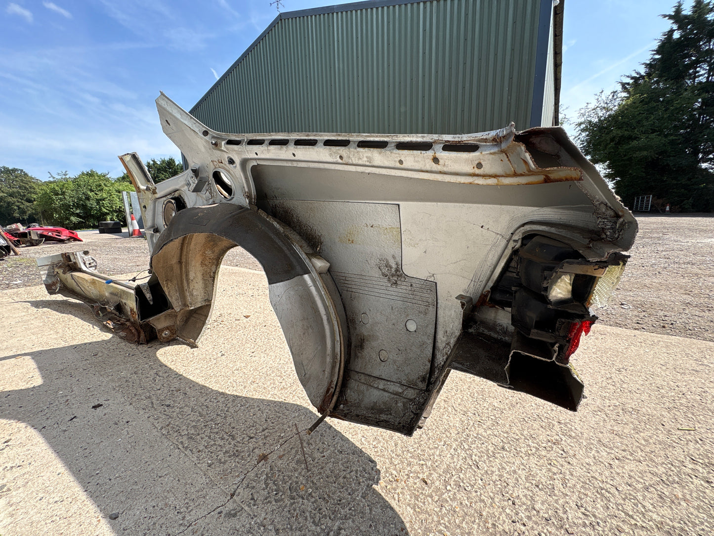 Porsche 924 right side cut, rear fender with sill