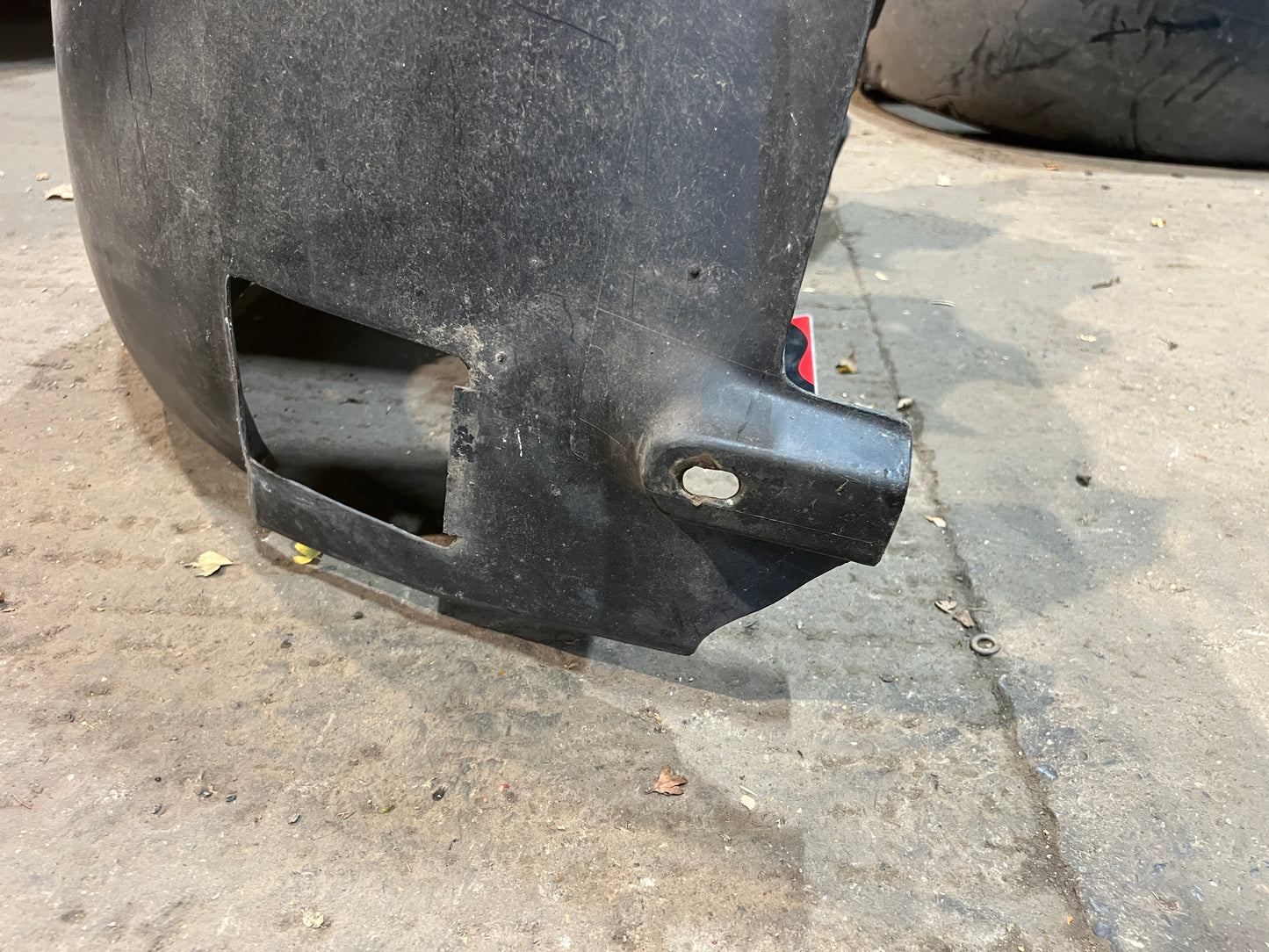 Porsche 944 from 85.5 wheel arch liner  Left, 94450438100 Used