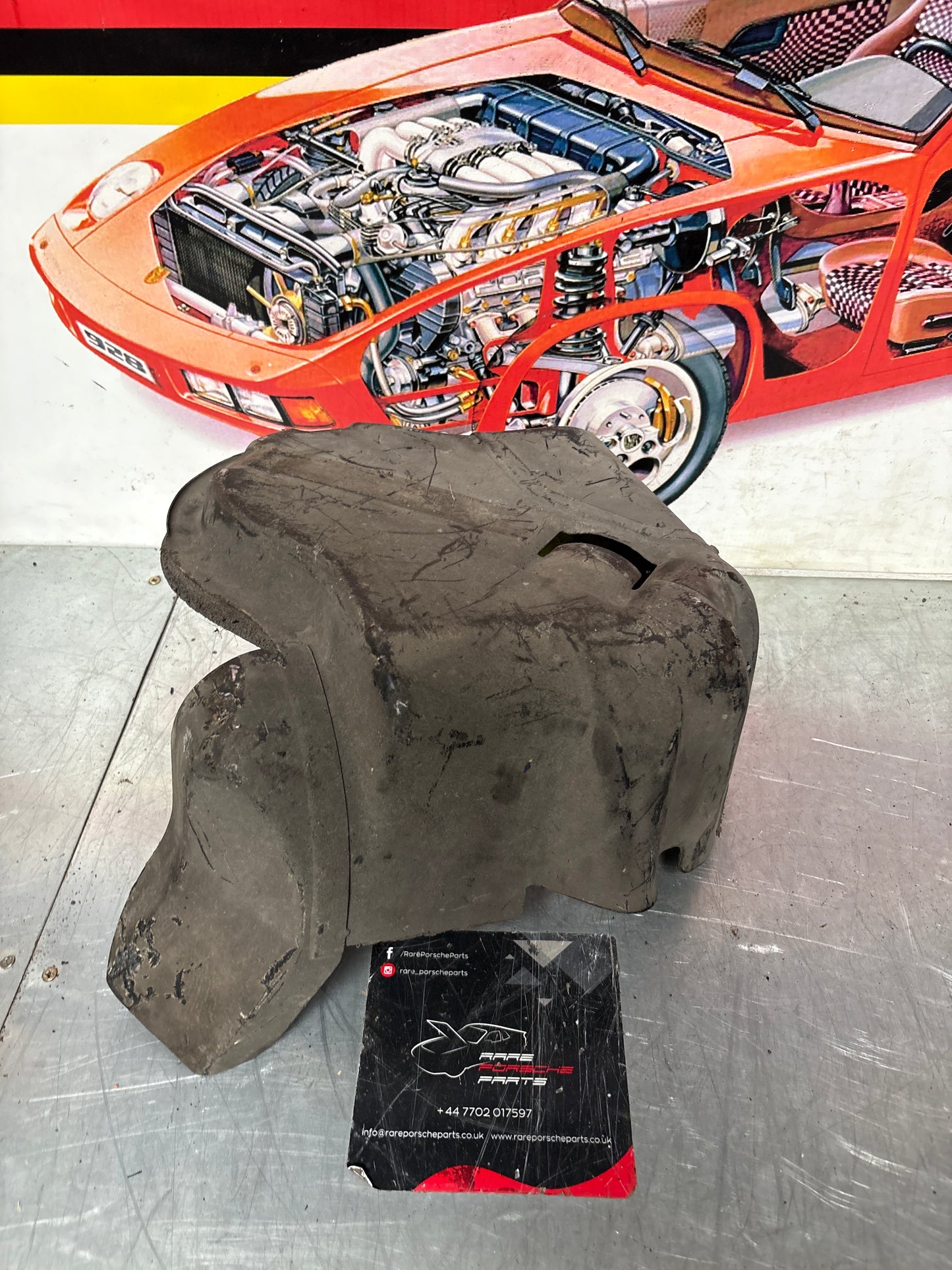 Porsche 968 - fuel pump cover plate 94420133100