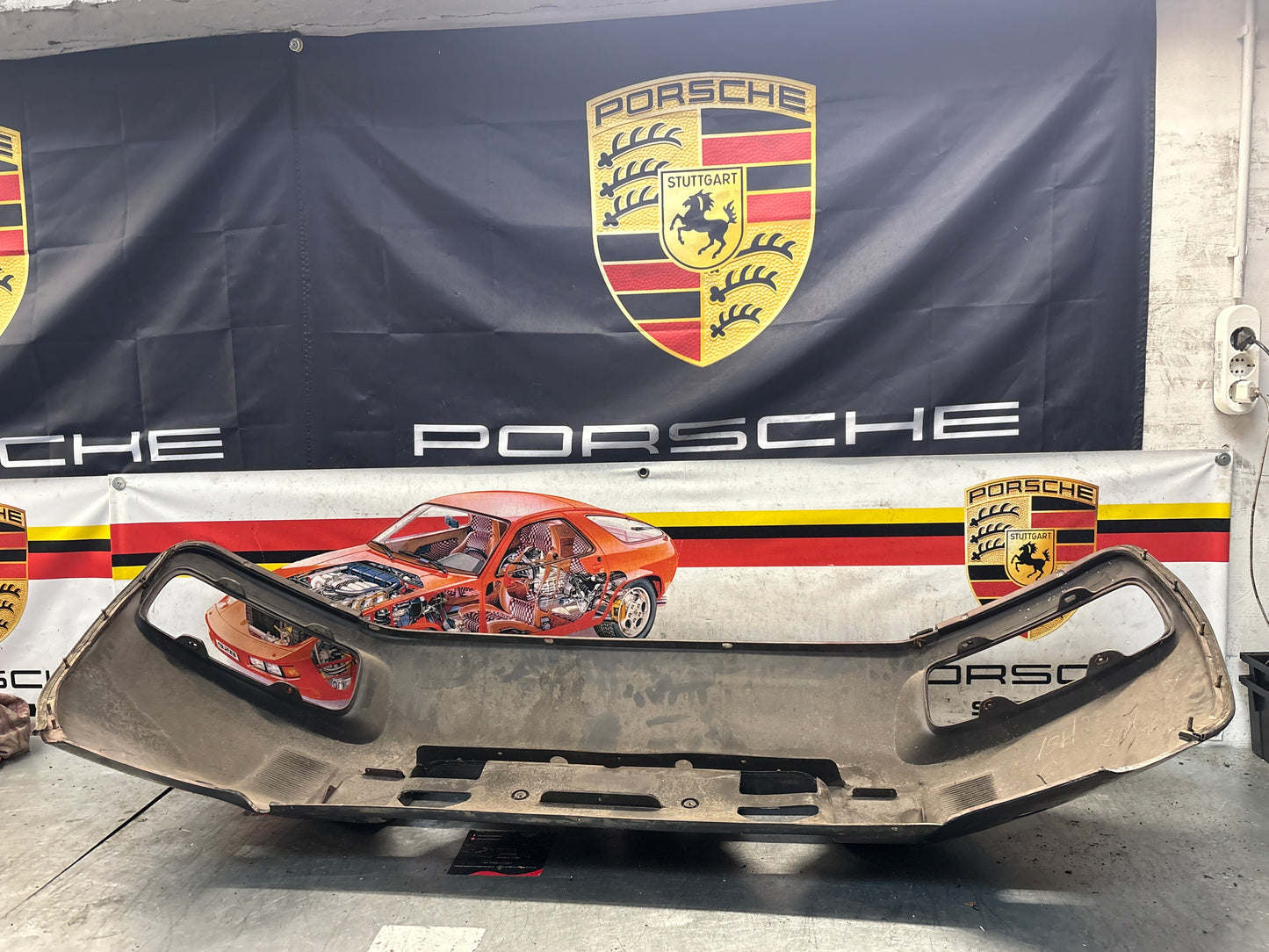 Porsche 928S rear bumper, used 92850502303 / 474181