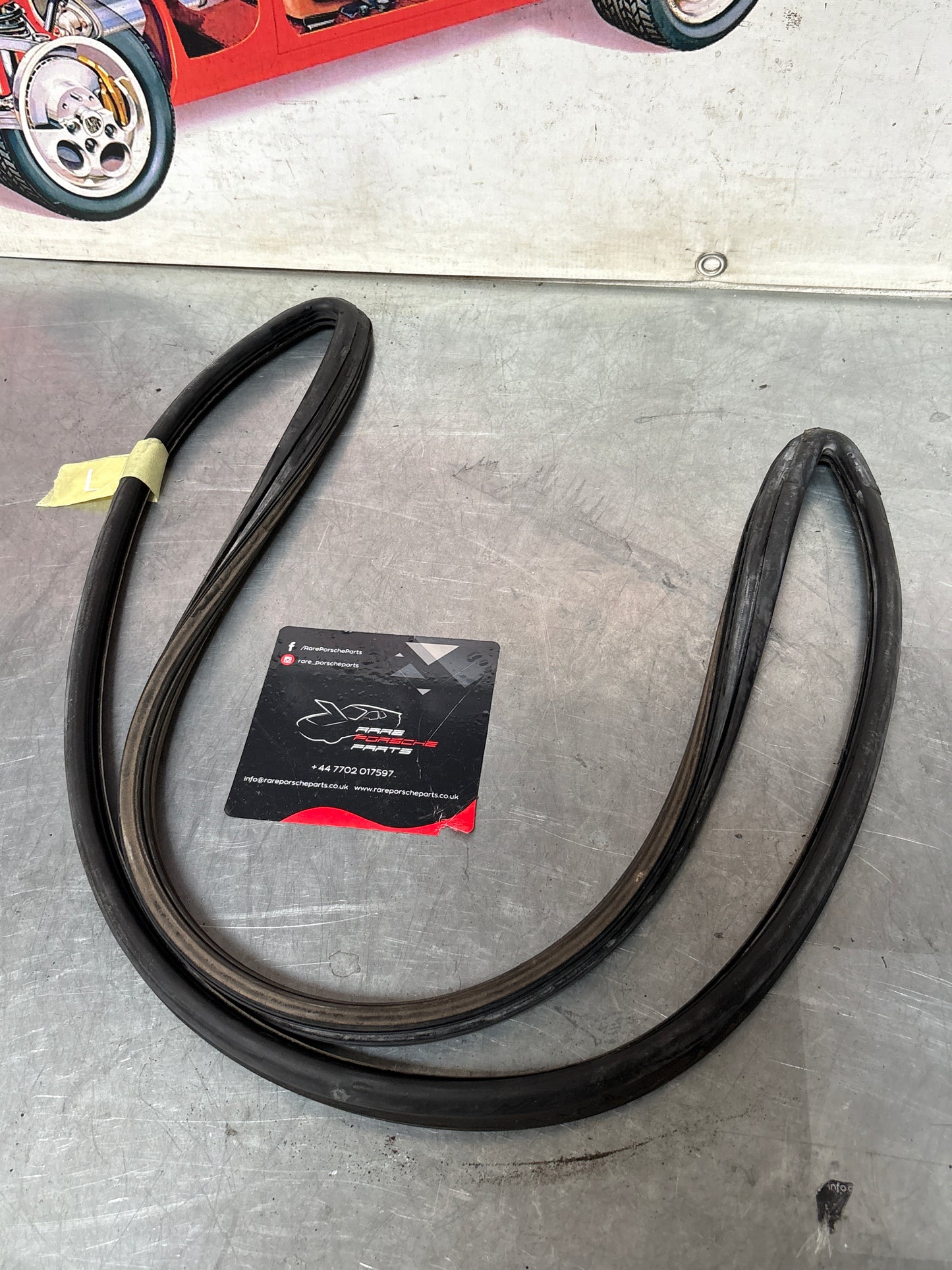 Porsche 928 left quarter glass rubber seal, 92854303704 used