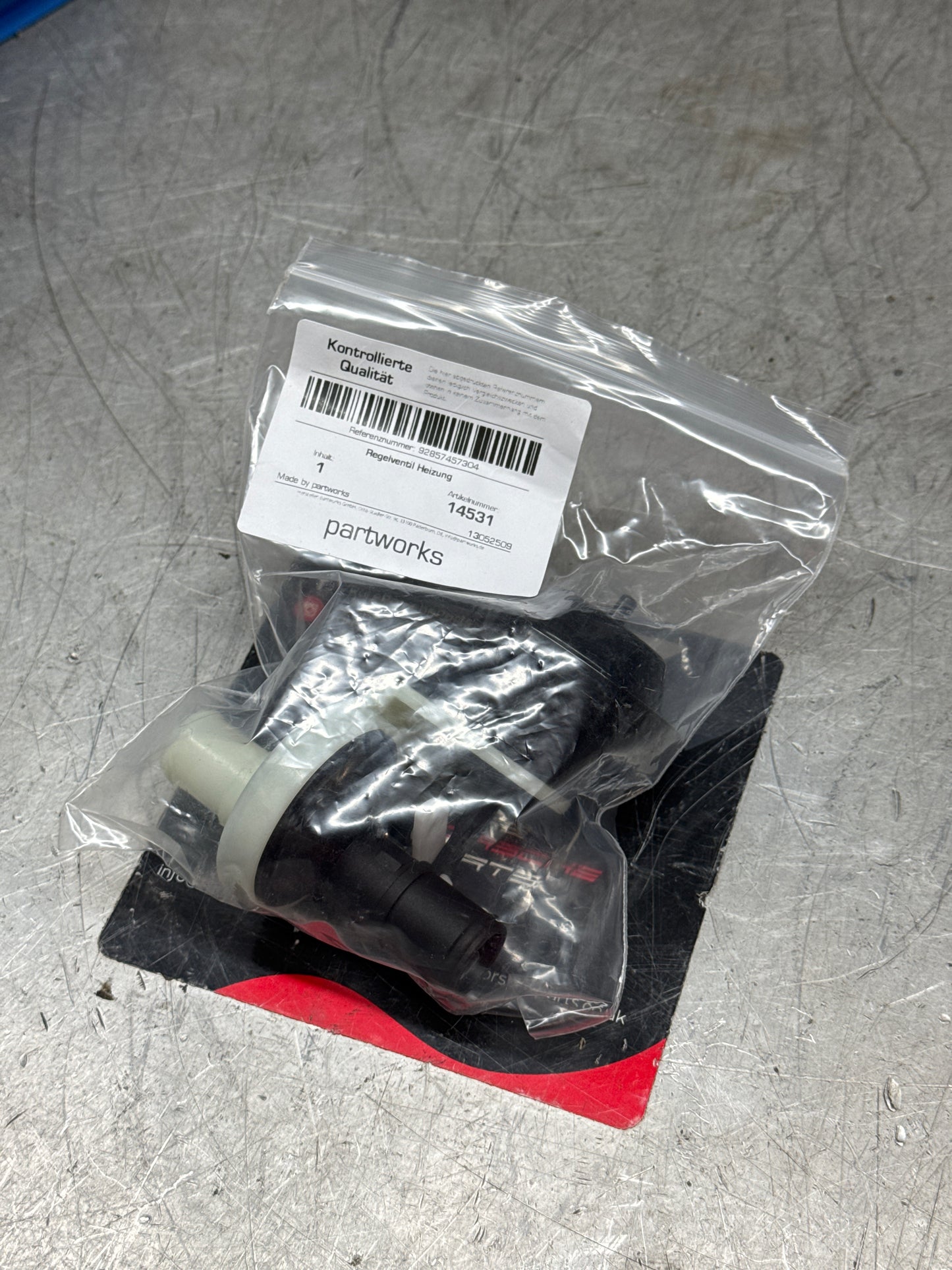 Porsche 928 heater valve 92857457304 (NEW)