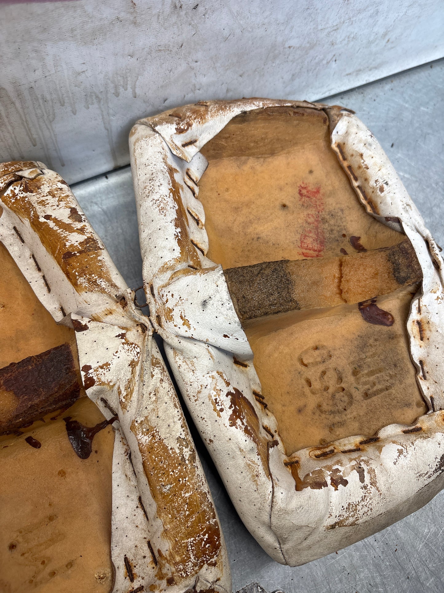 Porsche 928 rear right seat upper and middle cushion, leather, white, used 92852204650 / 92852208851