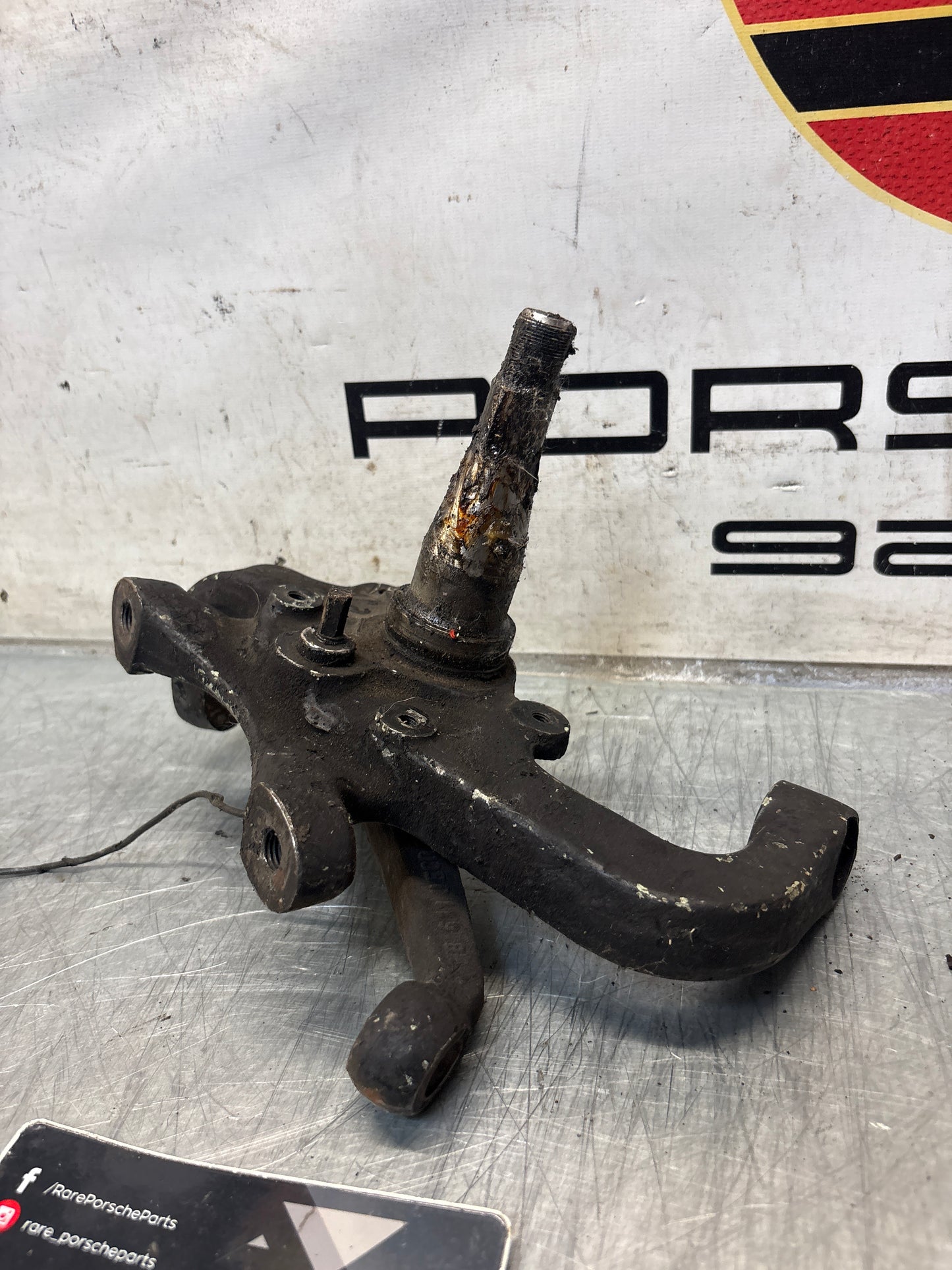 Porsche 928 right steering spindle knuckle, used 92834105817 / 92834105823