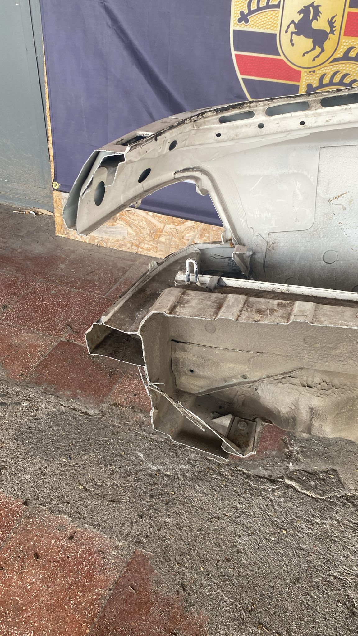 Porsche 944 left side cut, rear fender 94450390303,