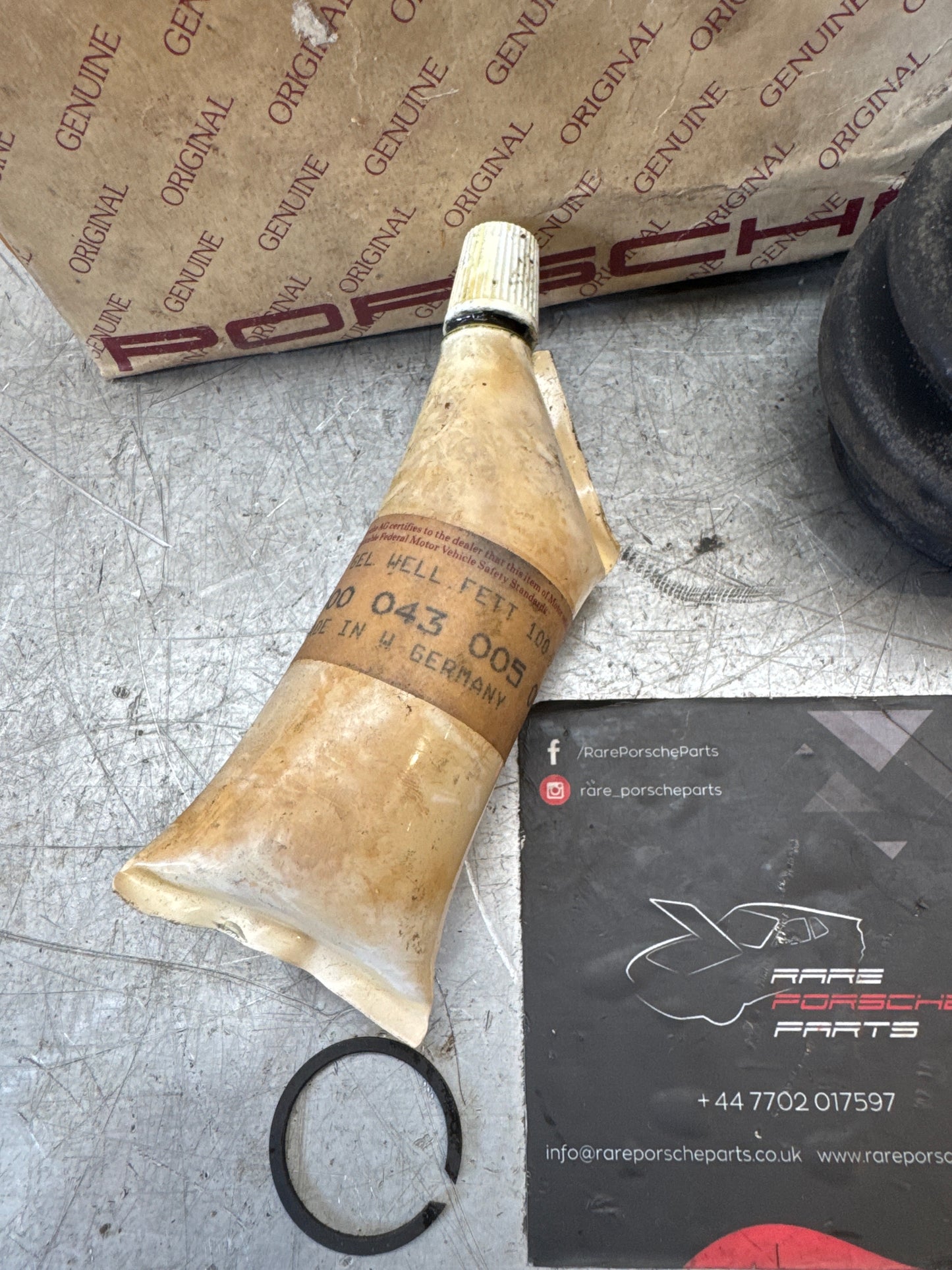 Porsche 928 CV Boot Kit 92833292402 NOS