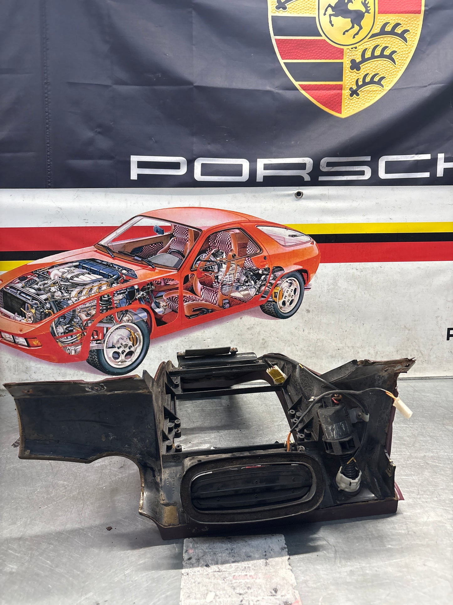 Porsche 928 Center console, used 92855206304 burgundy