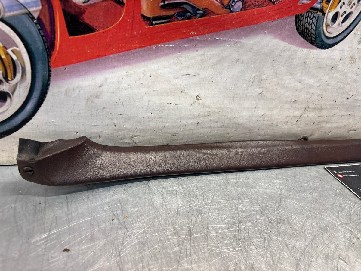 Rivestimento portellone posteriore Porsche 928, sinistro, lato vicino, bordeaux, 92855503702, usato