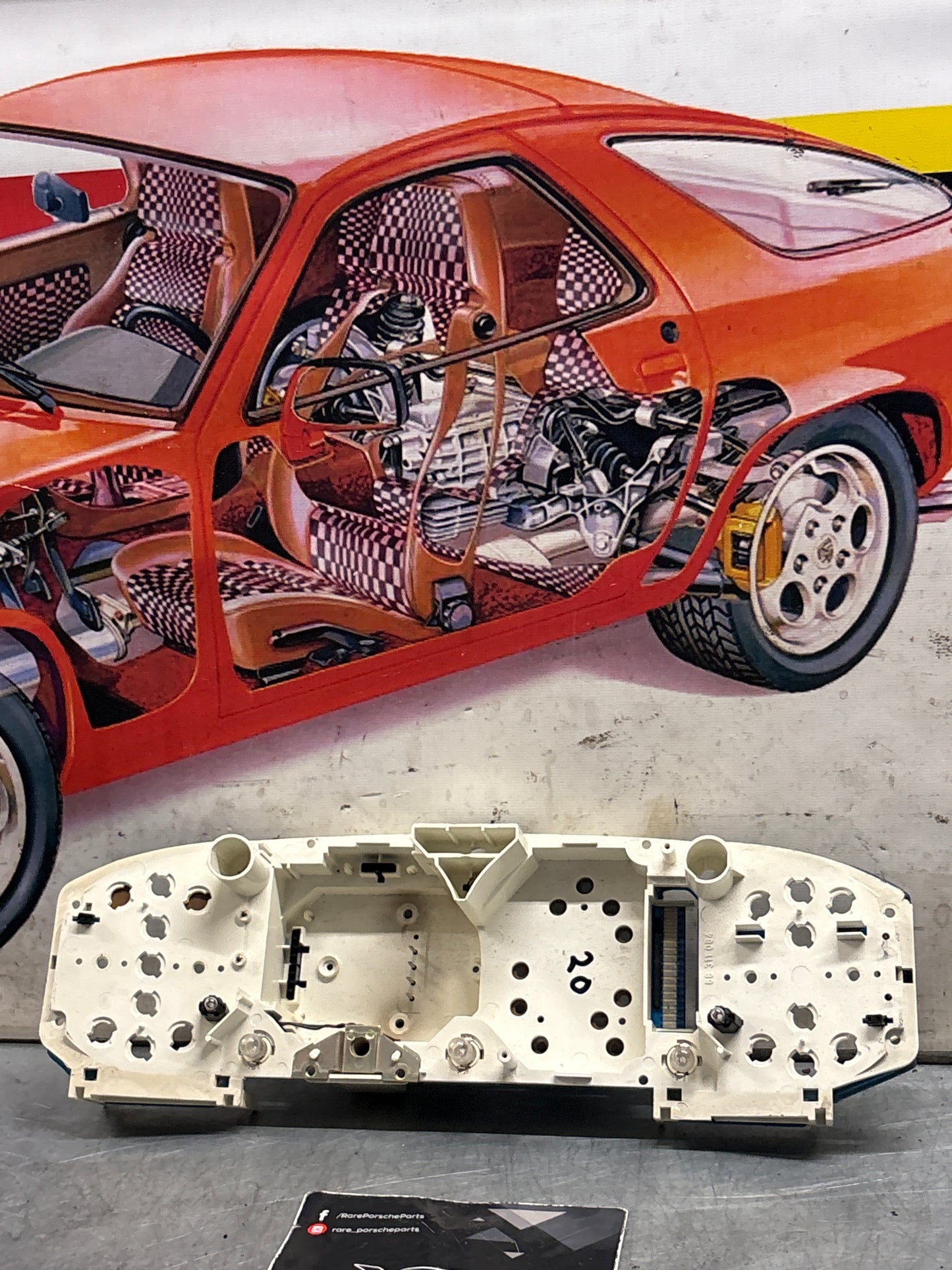 Porsche 928 instrument cluster circiut board, used VDO number: X16-1208412 / 88 481 549