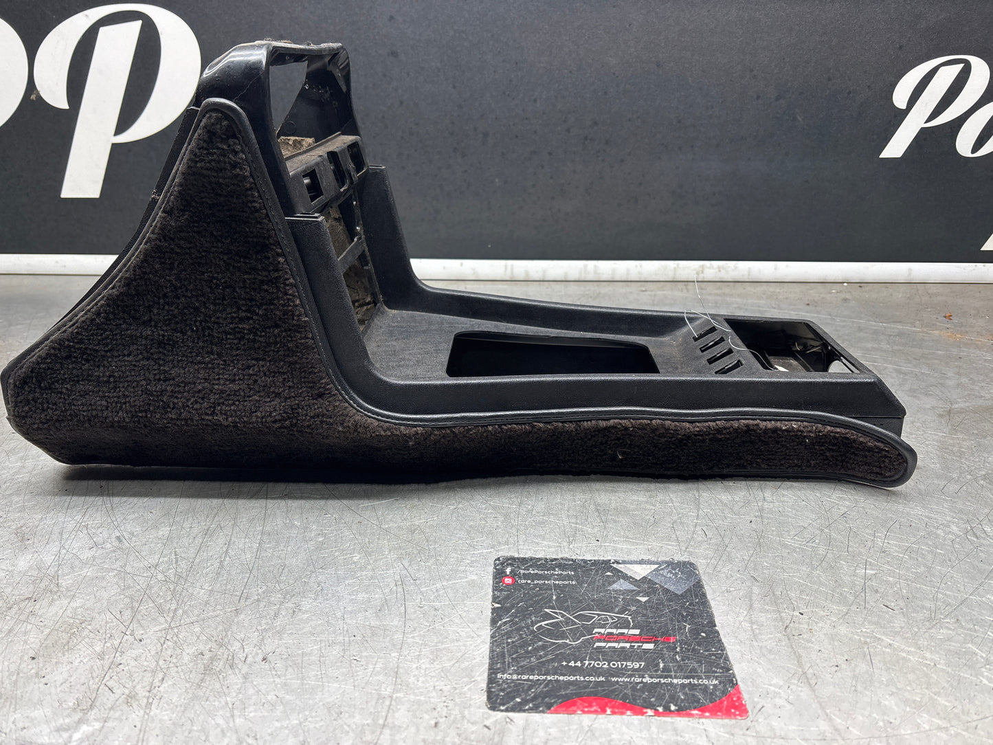 Porsche 924 centre console black, with one switch hole 477857951 / 477857969 used, black carpet