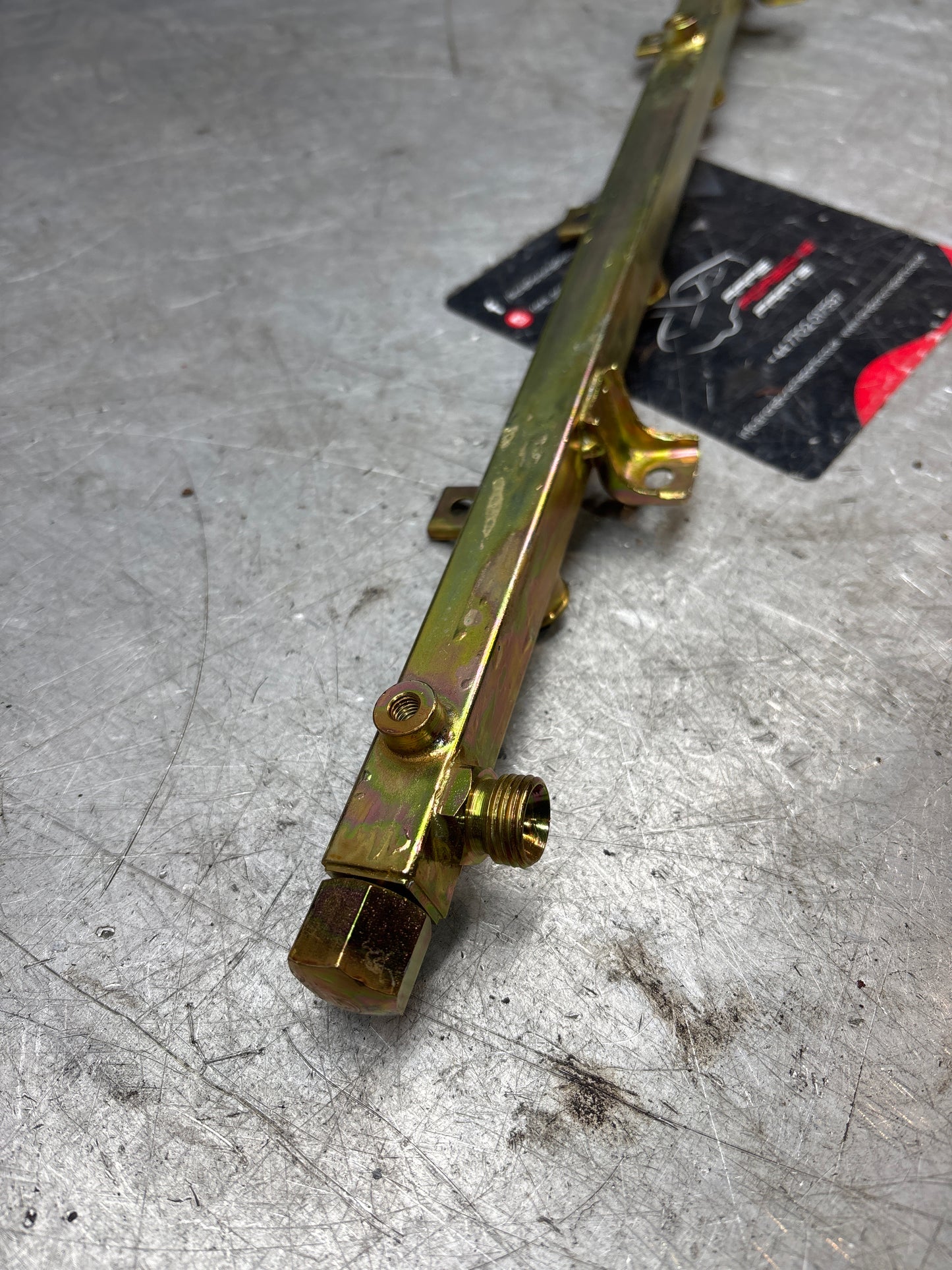 Porsche 928 S4 fuel rail right, used 92811008017