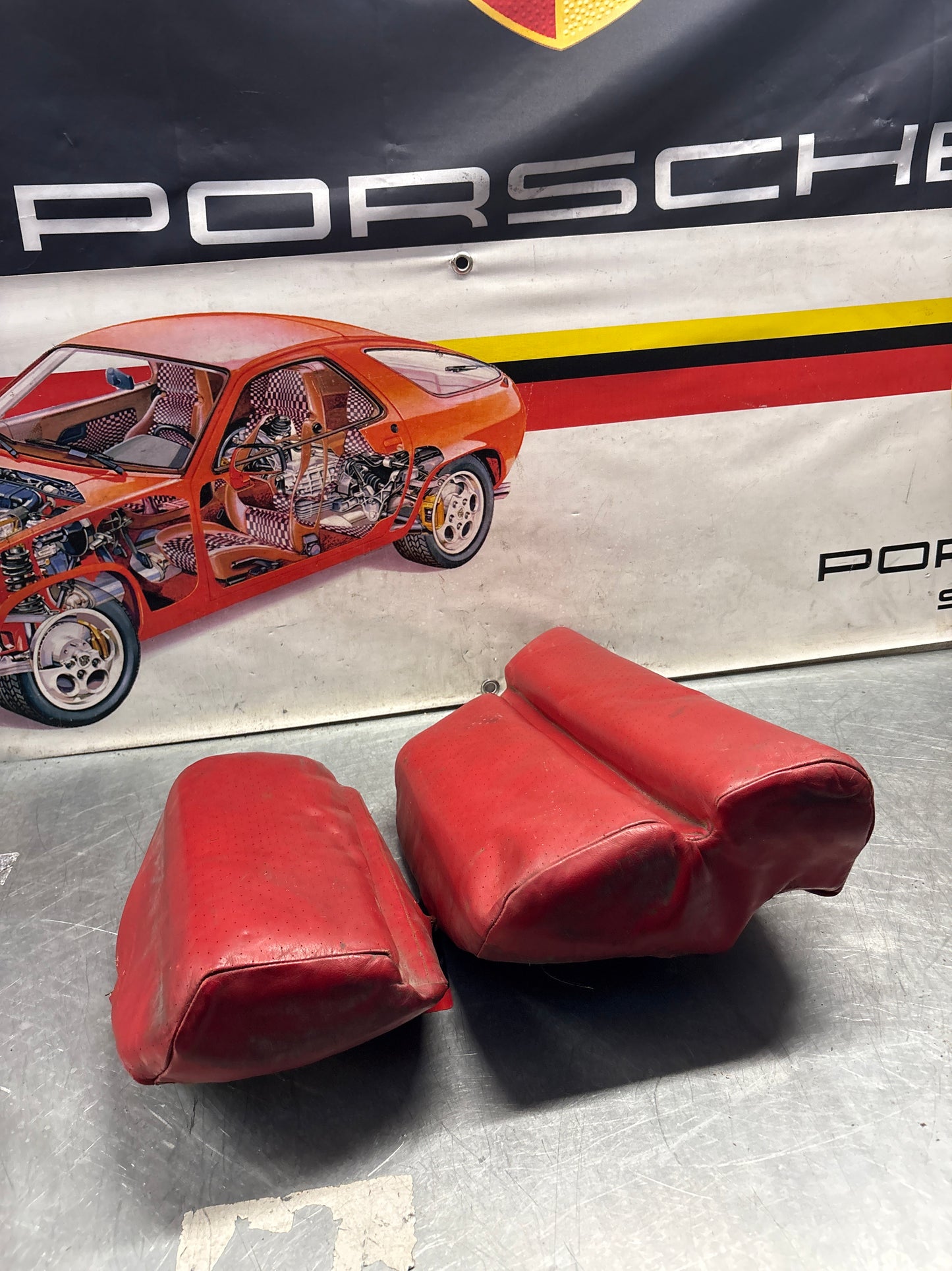 Porsche 928 rear left seat and center cushion, used, can-can red 92852205951 / 92852208751