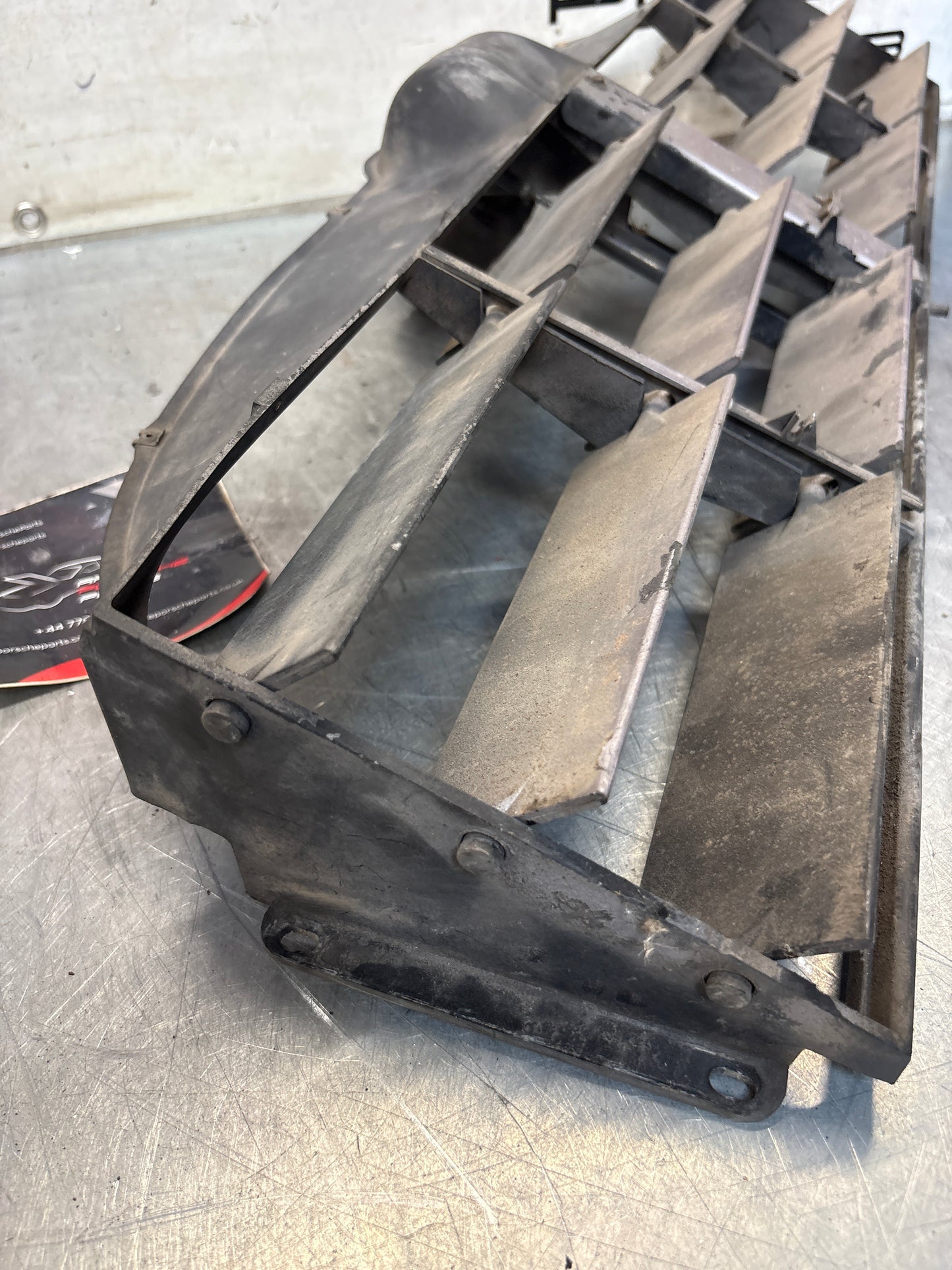 Porsche 928 adjustable radiator flap grid, used 92857505100