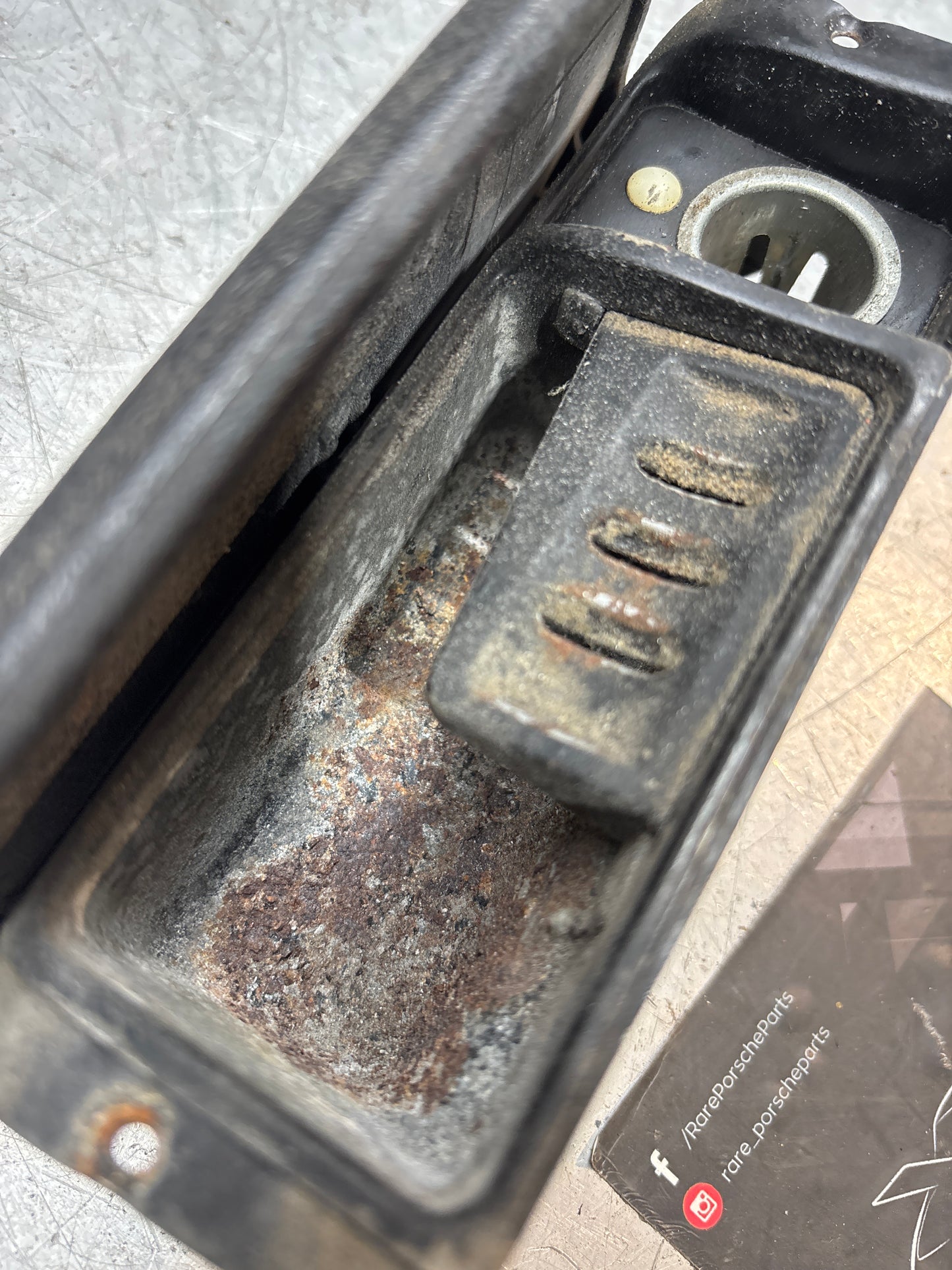 Porsche 928 Posacenere con accendino 9285520600270 usato