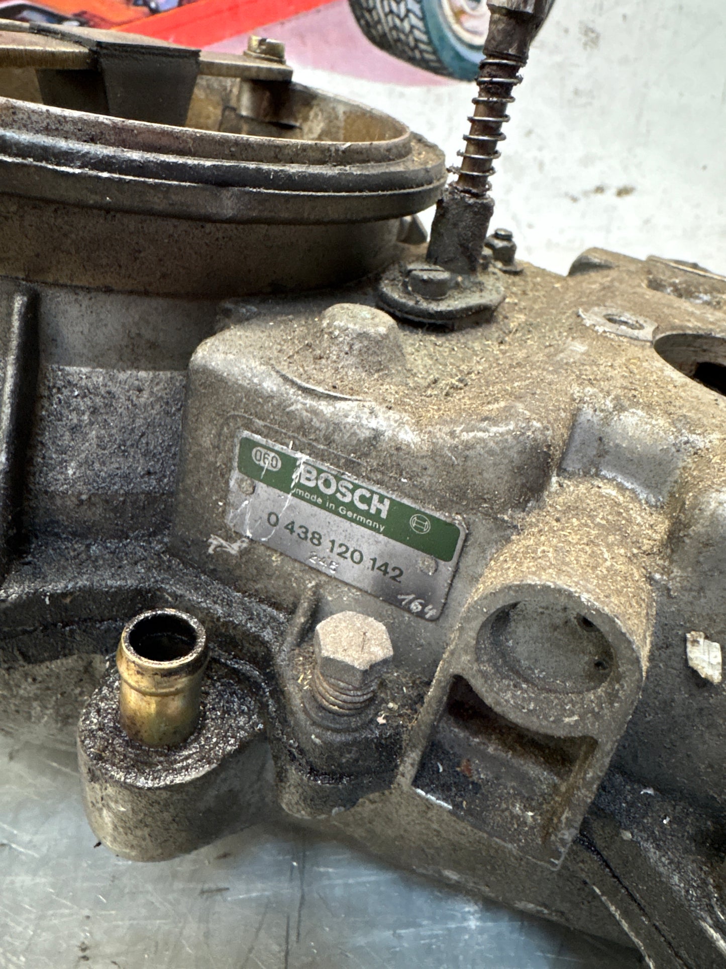 Porsche 928 throttle body, used 9281101935R / 0438120142