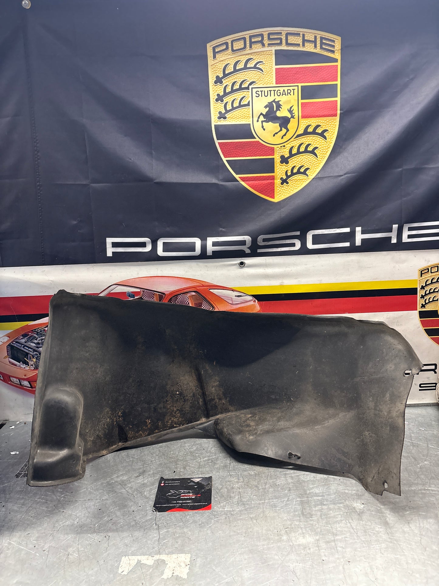 Porsche 928 wheel arch liner Left 92850438105 Used