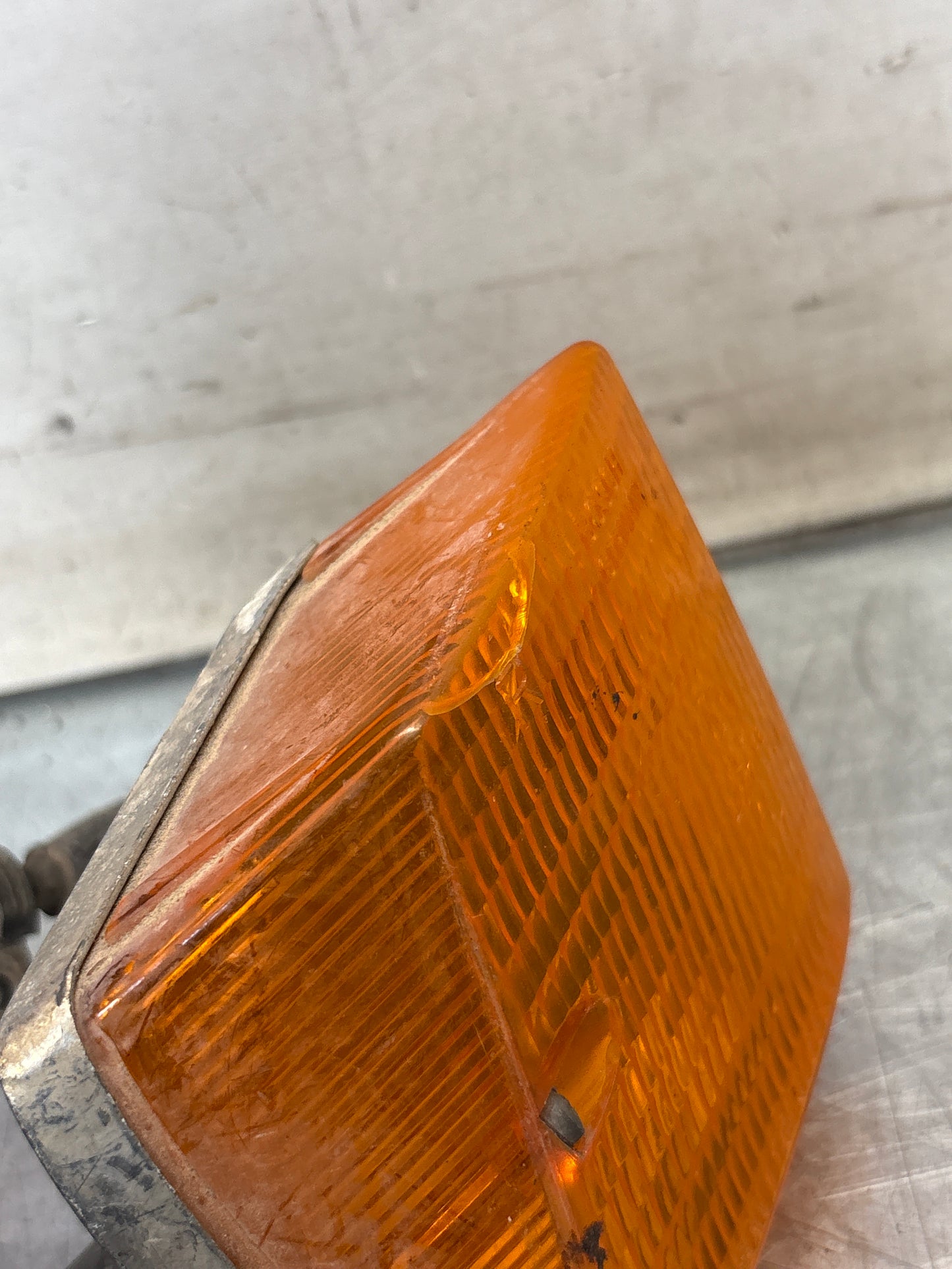 Porsche 928 pre facelift indicator lamp, right, used 0311315002 / 92863142100 cracked lense