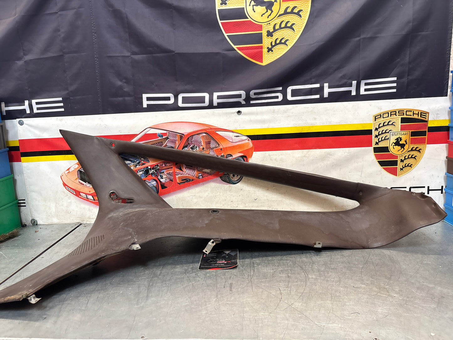 Porsche 928 early right side lower side trim panel, without loudspeaker, burgundy used 92855502202