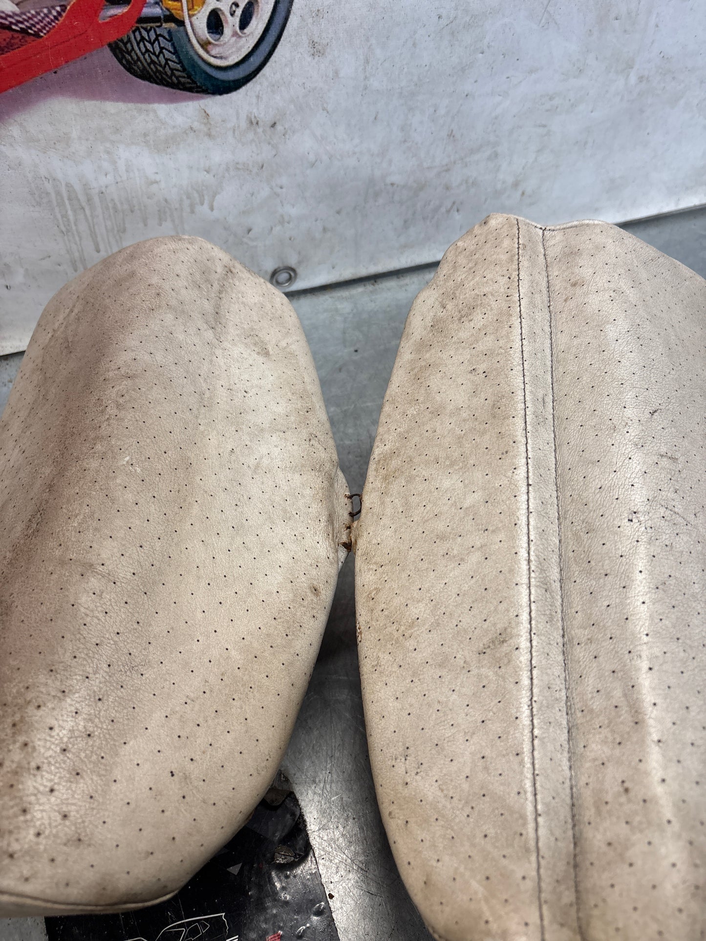 Porsche 928 rear right seat upper and middle cushion, leather, white, used 92852204650 / 92852208851