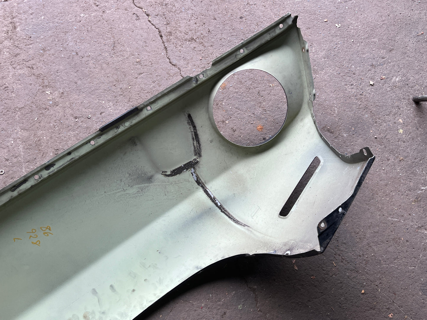 Porsche 928 -87 front left wing, 92850301103 used